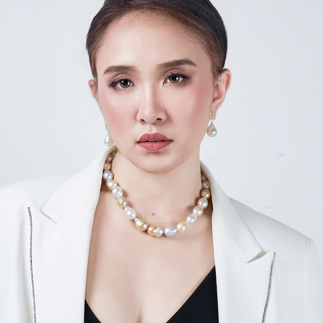 18K Gold Baroque South Sea Pearl Necklace - Luxury Elegant Jewelry for Women, Brides & Special Occasions | KN00155