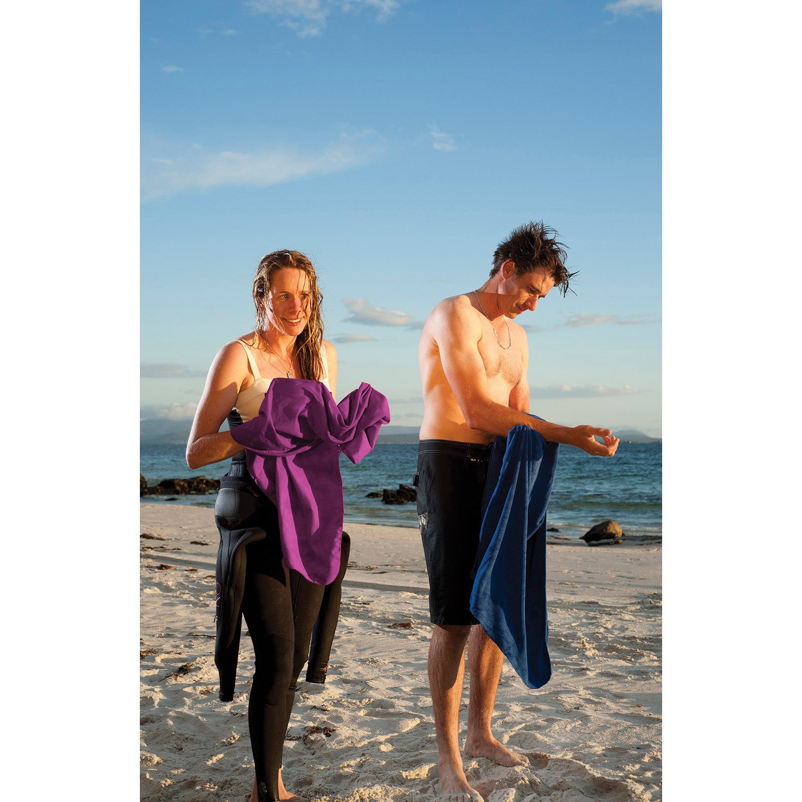 Sea to Summit DryLite Towel ™ - Ultra Lightweight, Quick-Dry, Compact Travel Towel for Camping, Hiking, Gym & Beach - Perfect for Outdoor Adventures & Sports