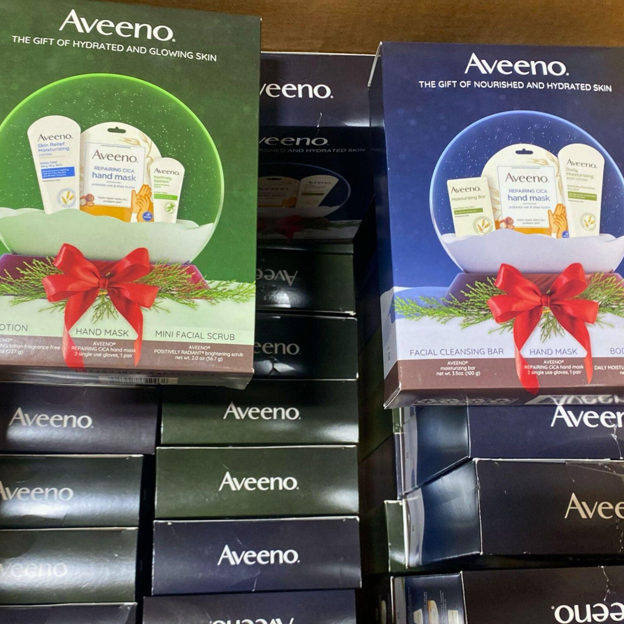Aveeno Skincare Gift Set - 47 Piece Moisturizing Lotion & Body Wash Bundle for Dry Skin Care - Perfect for Holiday Gifts, Birthday Presents & Self-Care Routine