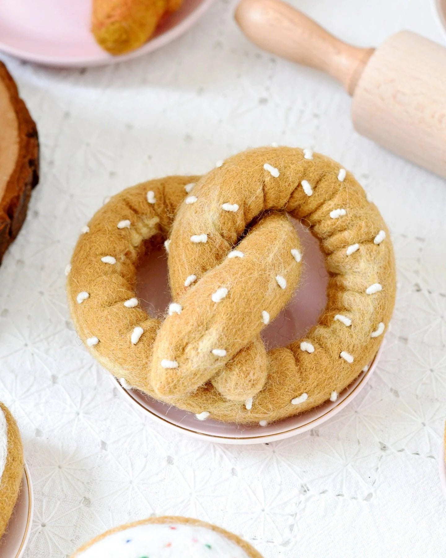 Soft Pretzel Felt Play Food for Kids - Pretend Play Toy for Toddlers - Perfect for Kitchen Role Play, Tea Parties & Preschool Learning Activities