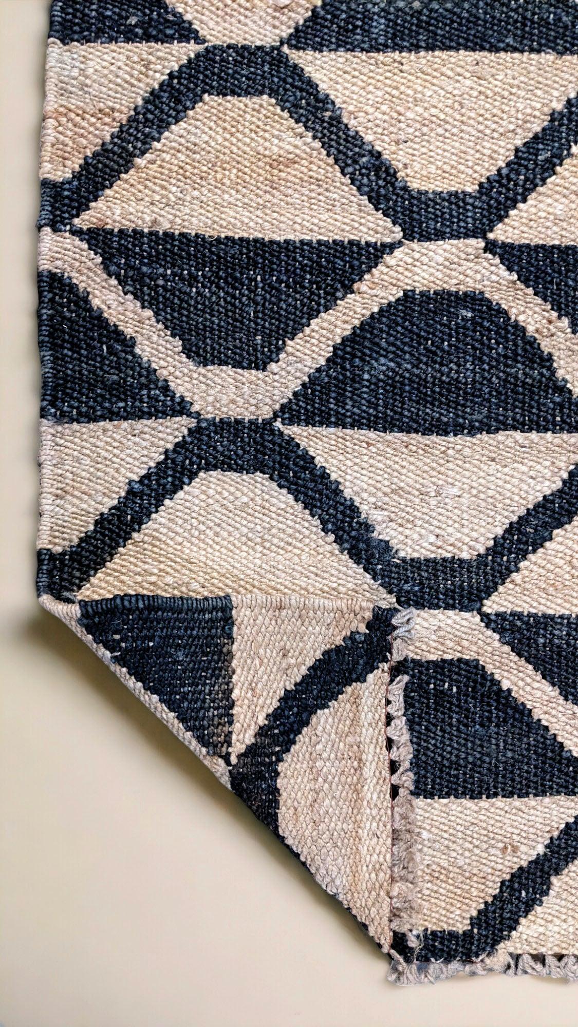Contrasto - 5.1 x 4.3 Inch Stylish and Durable Fashion Accessory for Women | Perfect for Parties, Weddings, and Everyday Outfits