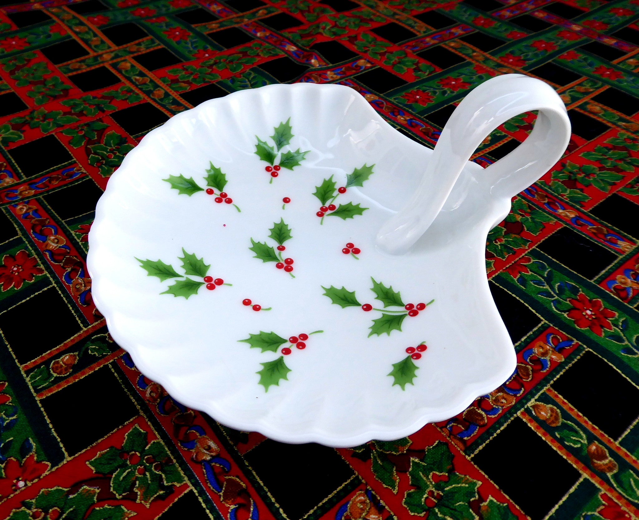 Vintage Christmas Porcelain Candy Dish with Handle - Holly Design Lemon Serving Bowl, 1960s Retro Holiday Decor for Table Setting & Party Desserts