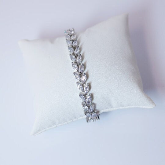 Swarovski Crystal Bridal Necklace Set - Diamond & Crystal Statement Jewelry for Weddings, Prom, and Special Occasions
