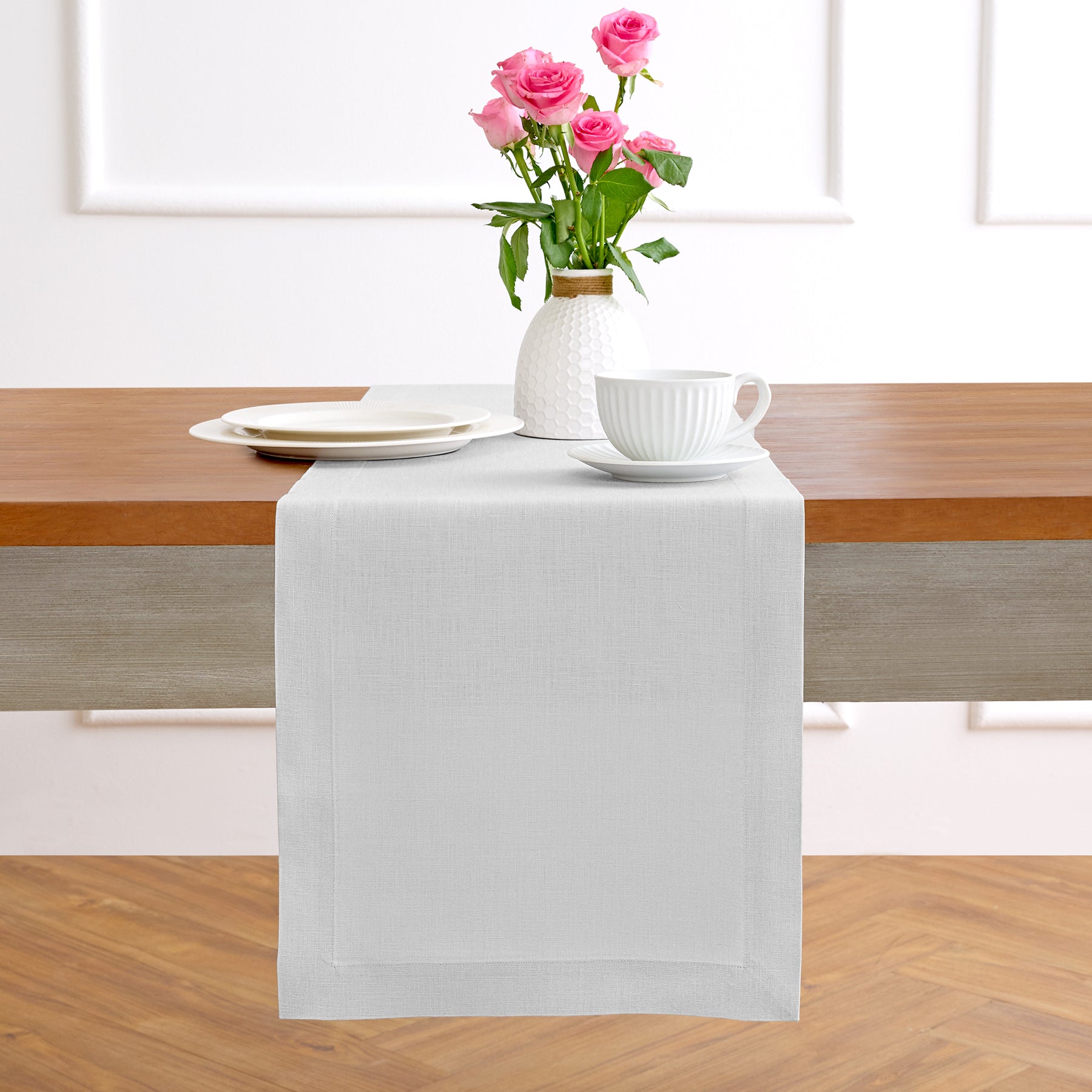 Elegant Fete Table Runner for Weddings, Parties & Events - Premium Decorative Dining Table Cover for Home & Restaurant Decor