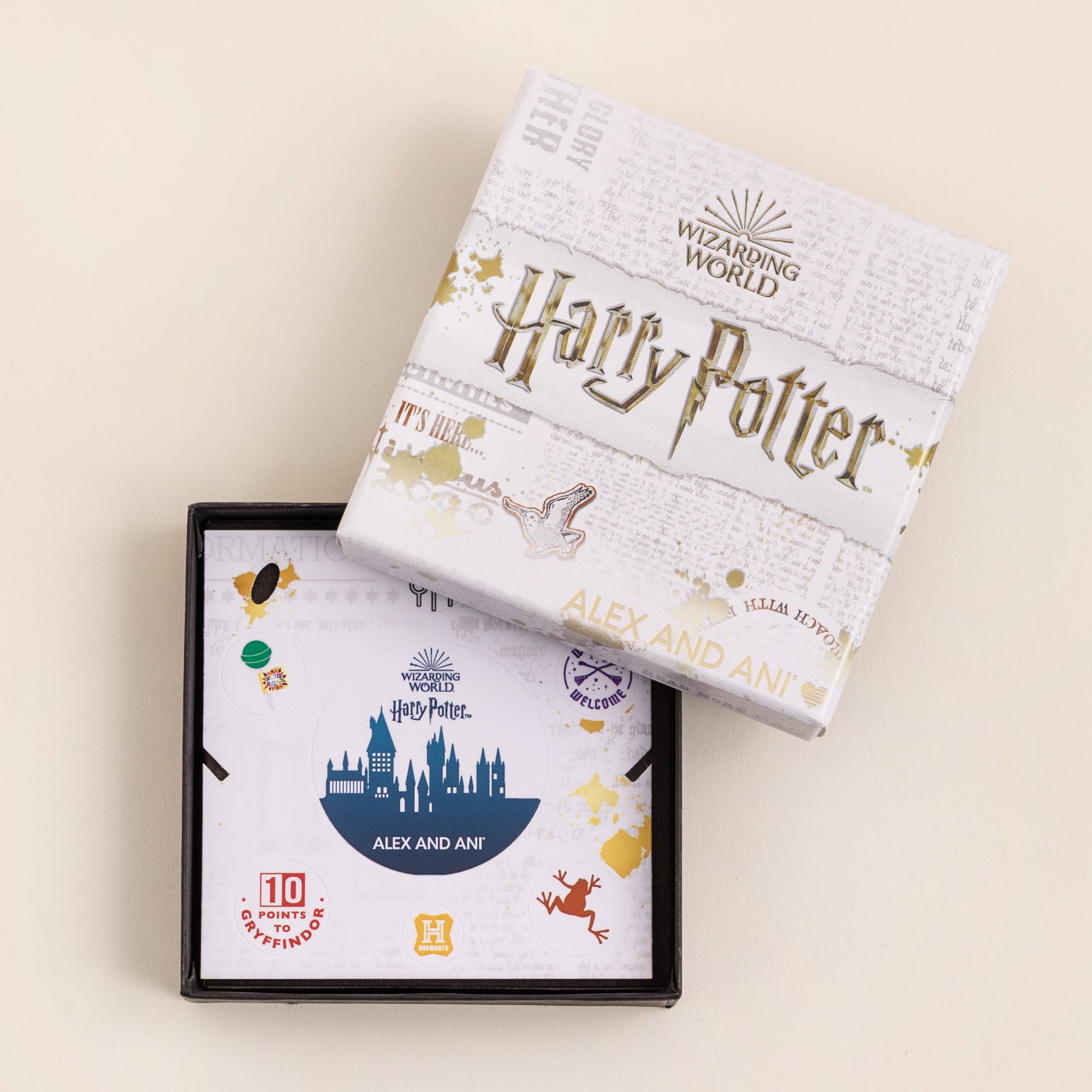 Harry Potter™ Quidditch Charm Necklace - Golden Snitch Pendant for Fans & Collectors - Perfect for Cosplay, Gifts, and Wizarding World Enthusiasts