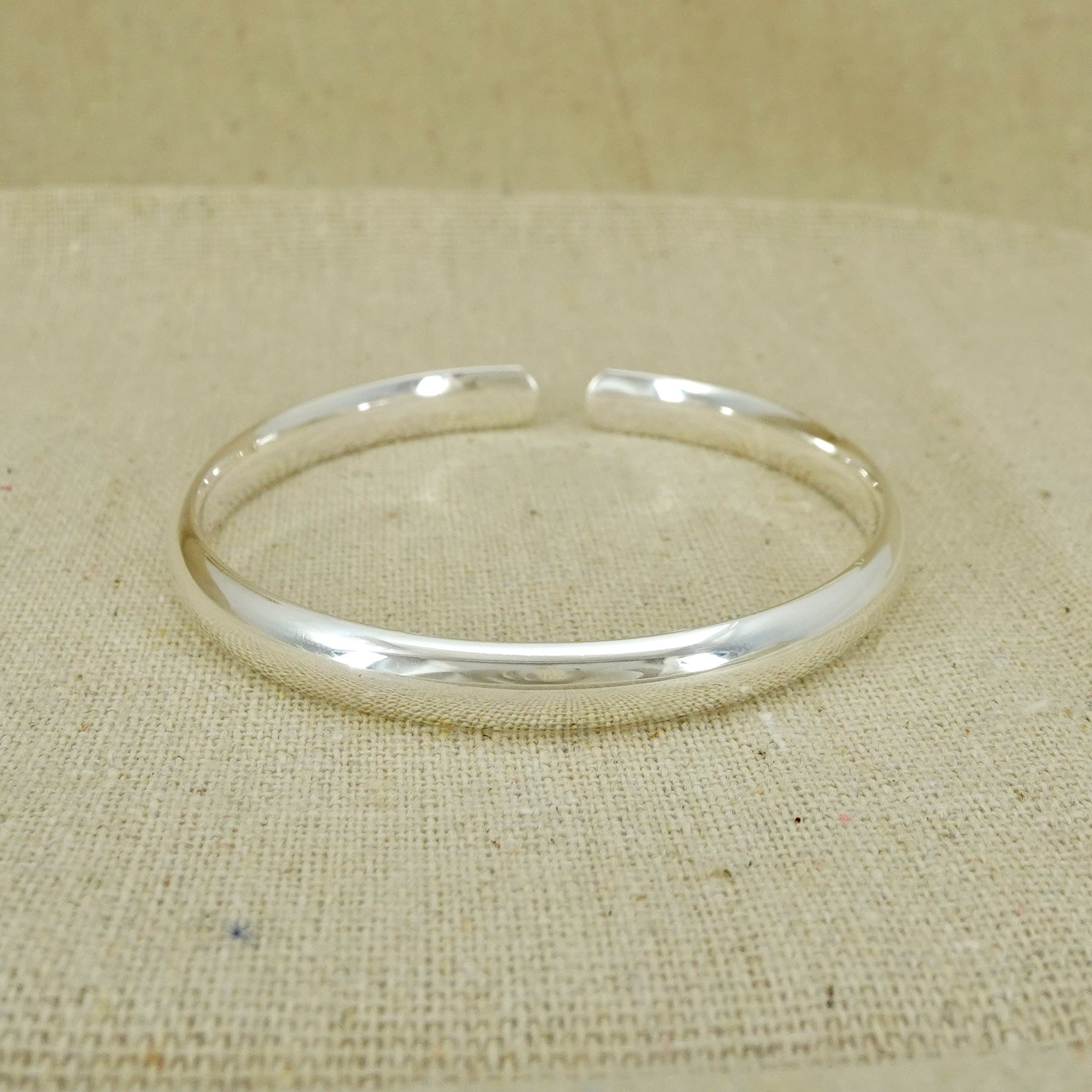 Sterling Silver Bangle Bracelet for Women - Elegant & Durable 925 Silver Jewelry - Perfect for Everyday Wear, Gifts & Special Occasions