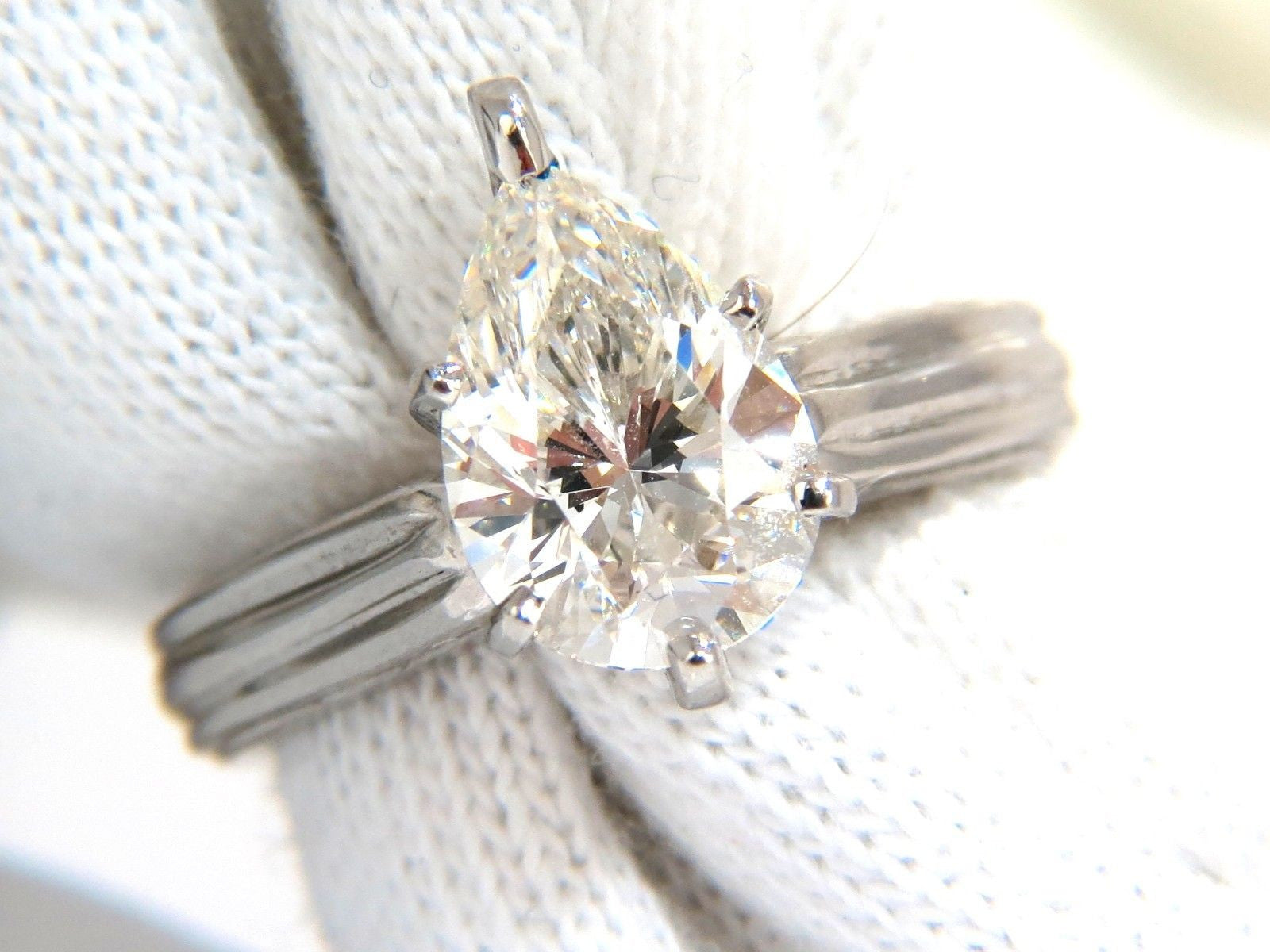 2.00ct GIA Certified Pear Brilliant Diamond Solitaire Ring - I/SI1 Clarity, Platinum Setting for Engagement, Wedding & Anniversary Gifts