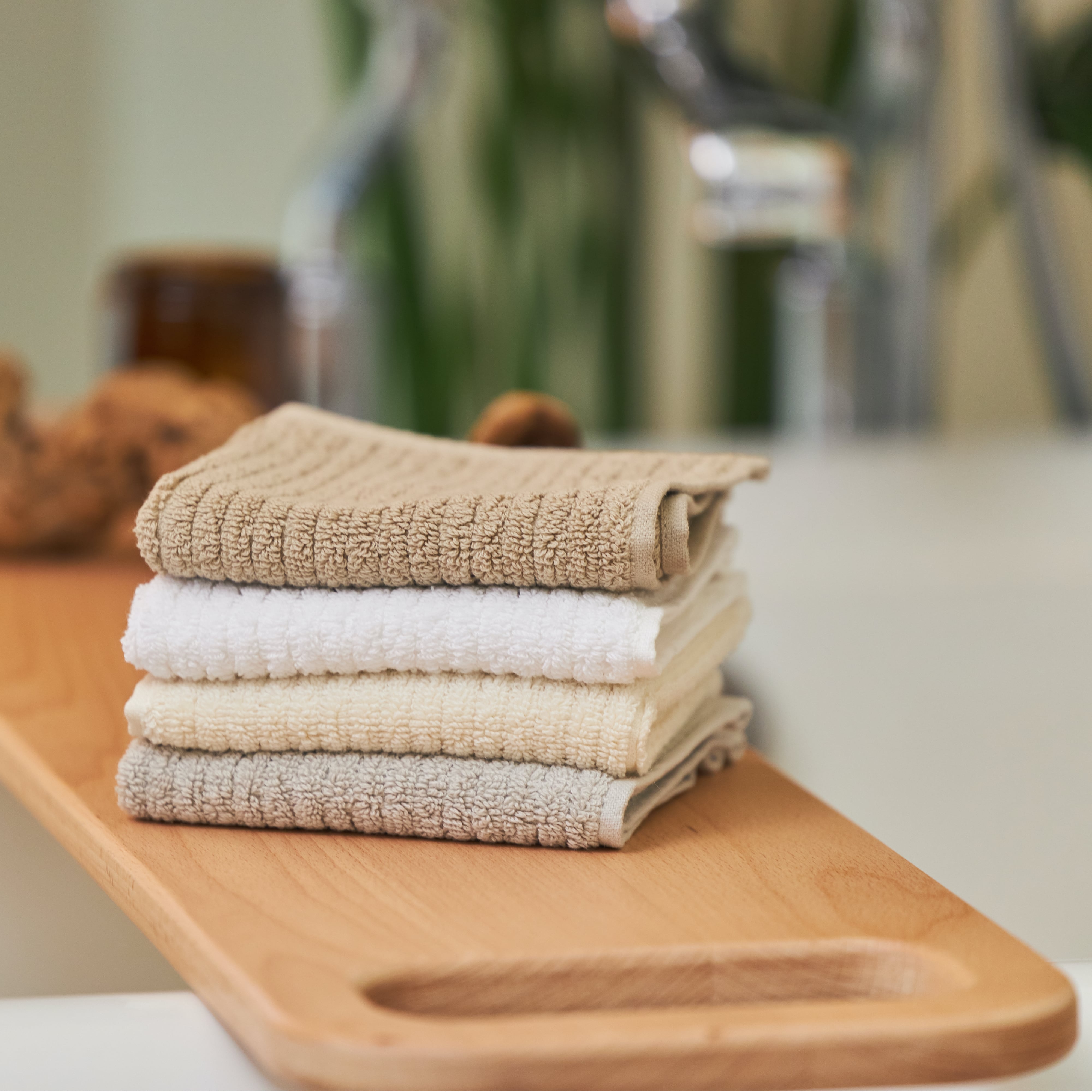 Premium Bamboo Bathtub Tray with Wine Glass Holder & Book Stand - Perfect for Relaxing Bath Time, Spa Days & Self-Care Moments