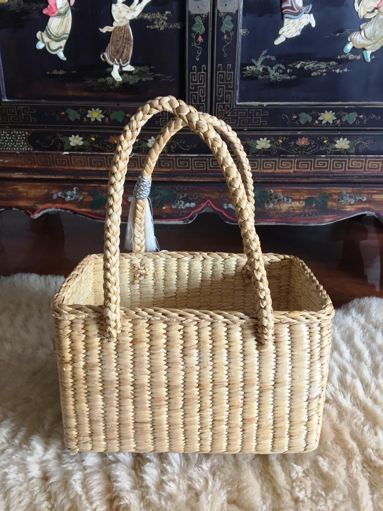 Handwoven Straw Beach Tote Bag with Floral Design - Medium Size Eco-Friendly Woven Basket for Women - Perfect for Picnics, Shopping, and Summer Outings