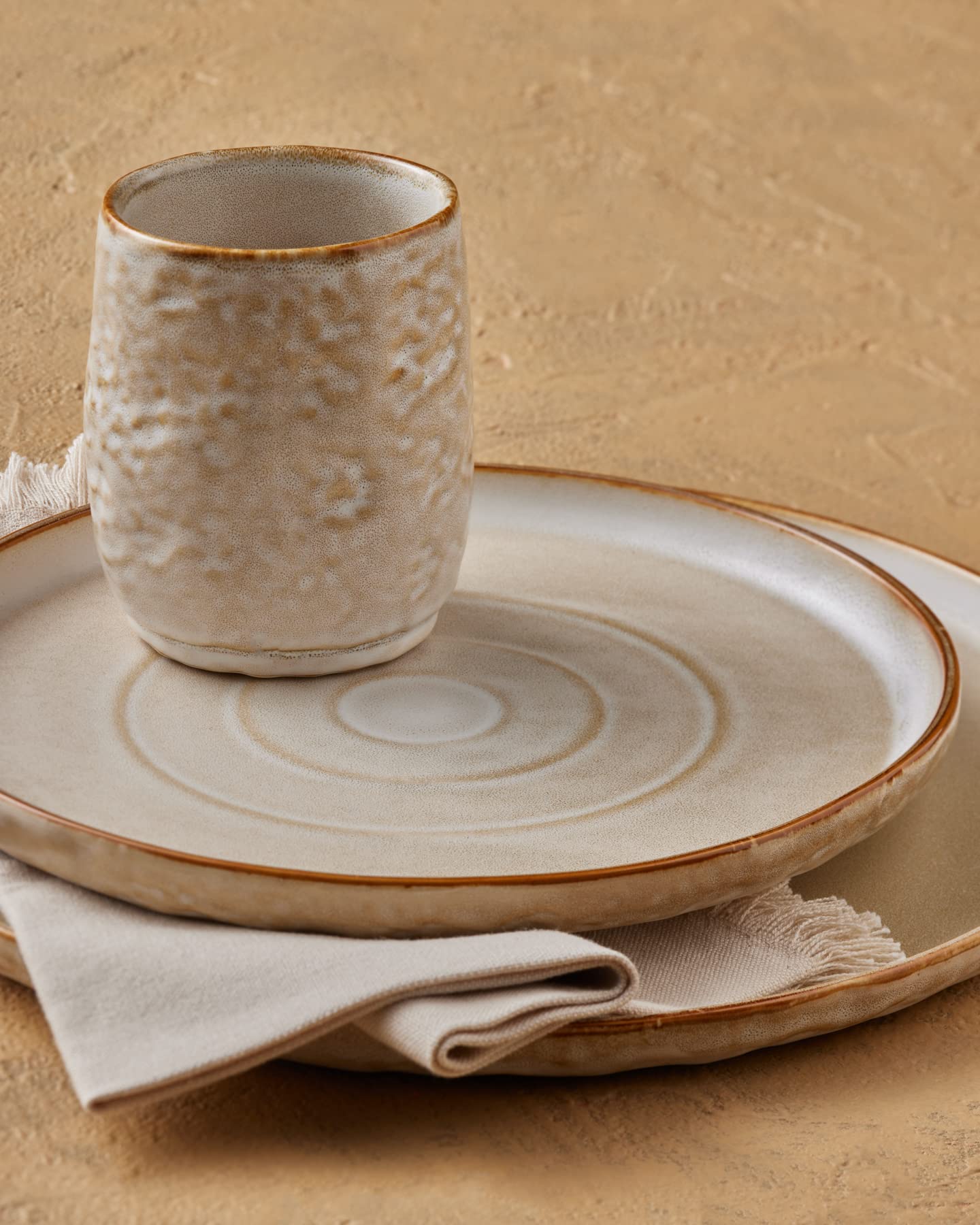 Mercer Project SHOSAI 16-Piece Stoneware Dinnerware Set - Modern Plates & Bowls for 4, Sand-Colored Durable Dishware | Perfect for Family Dinners, Entertaining Guests & Restaurant-Style Dining