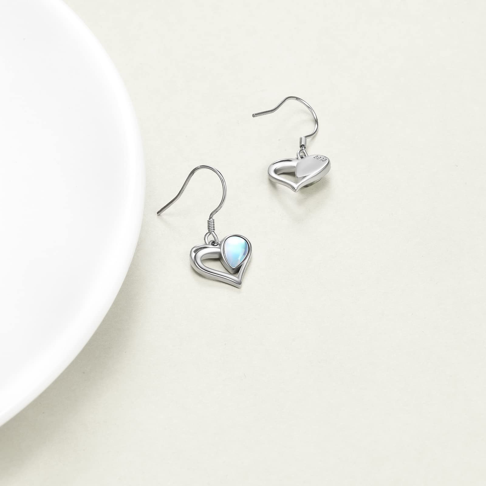 WINNICACA Sterling Silver Heart Moonstone Dangle Drop Earrings for Women | Elegant Moonstone Heart Jewelry | Perfect Birthday Gift for Her | Ideal for Date Nights, Weddings & Special Occasions
