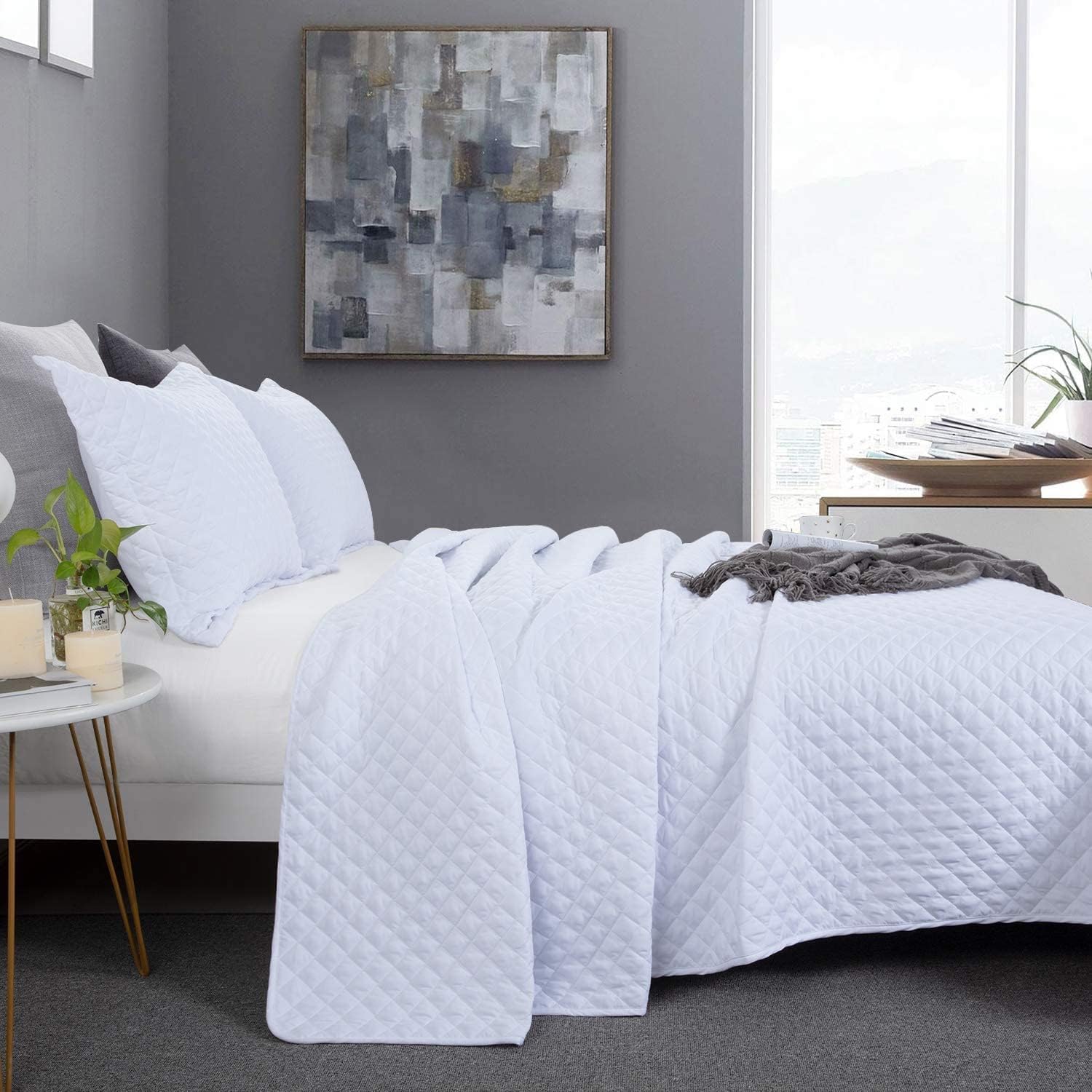 HOMBYS 3 Piece Oversized King Quilt Set - 128x120 Inches Reversible Lightweight Bedspread & Summer Comforter Set | Breathable All-Season Coverlet for King Size Beds | Perfect for Guest Rooms, Master Bedrooms & Vacation Homes (White)