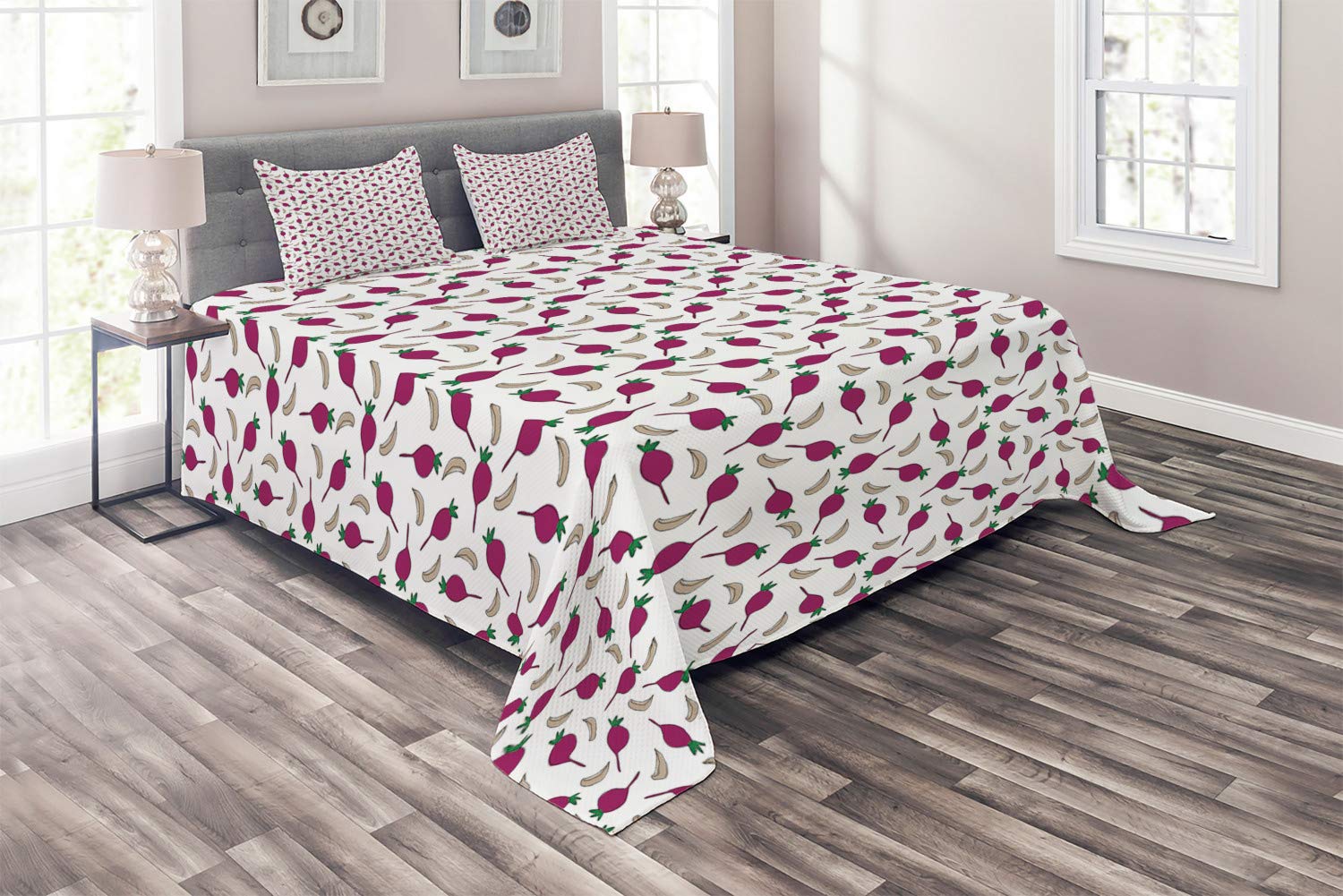 Ambesonne 3-Piece King Size Quilted Bedspread Set with 2 Pillow Shams - Cartoon Vegetable Print (Garlic & Beet) in Dark Magenta, Hunter Green & Tan - Cozy Bedroom Decor for Farmhouse & Modern Homes