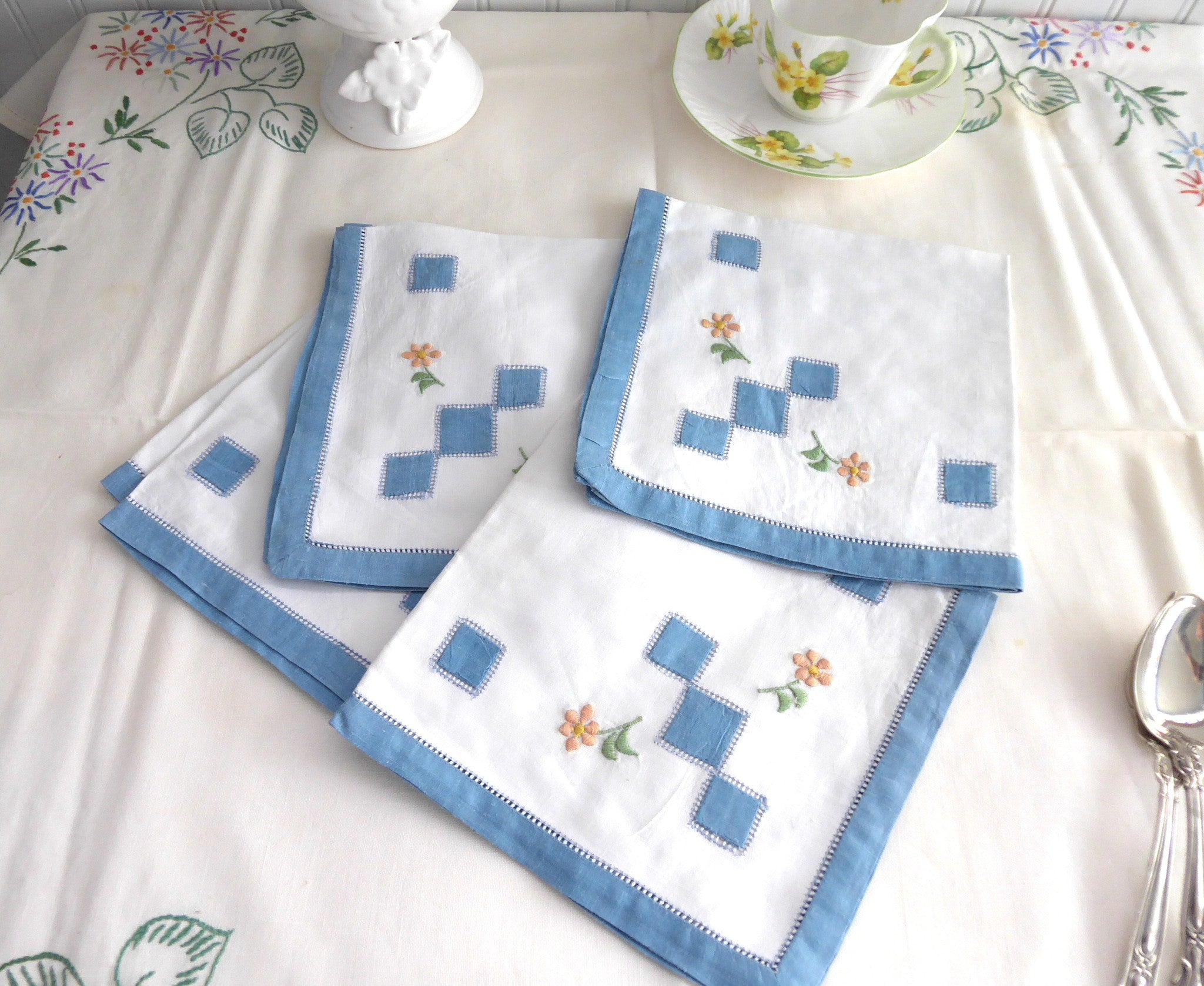 Vintage 1940s Blue Border Linen Napkins Set of 4 - Embroidered & Appliqued Tea Party Cocktail Napkins - Perfect for Afternoon Tea, Bridal Showers & Vintage-Themed Events