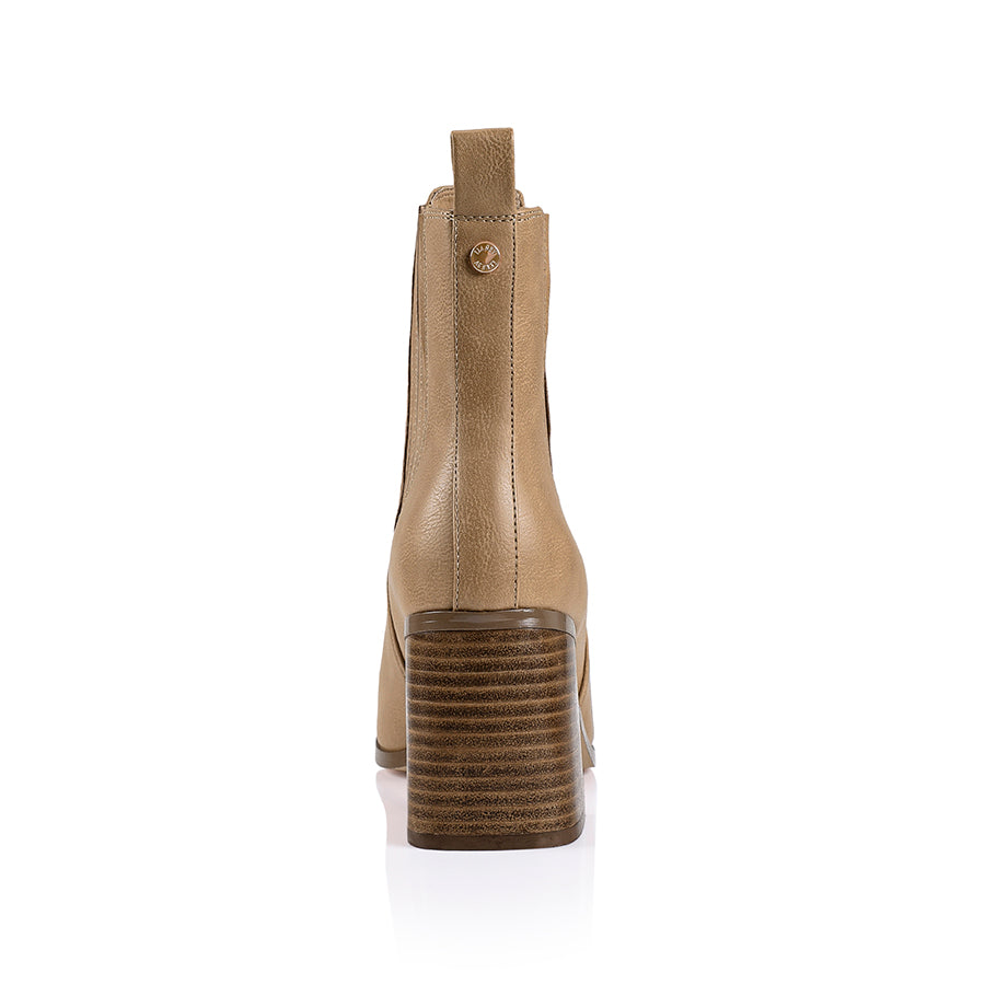 Limber Women's Chelsea Ankle Boots - Soft Caramel Leather Comfortable Slip-On Shoes for Casual Wear, Work & Outdoor Activities