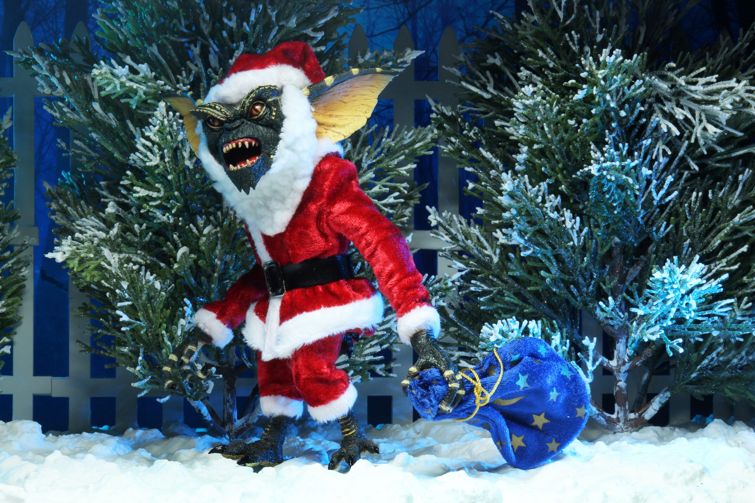 NECA Gremlins Ultimate Santa Stripe & Gizmo Action Figures – Collectible Christmas Movie Toys for Holiday Decor & Gift Giving