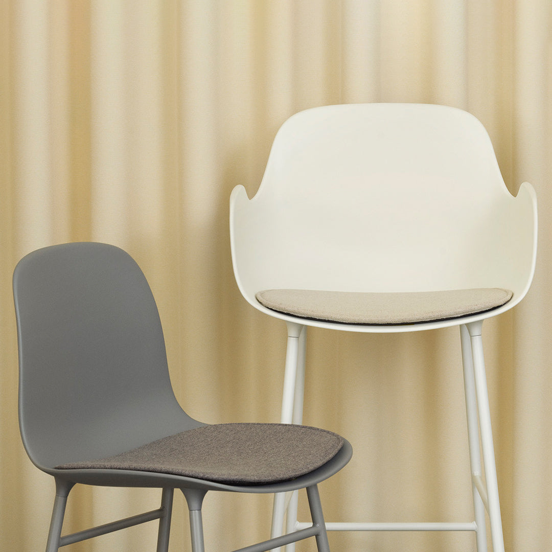Modern Form Bar Armchair - Stylish and Comfortable Bar Stool for Kitchen, Dining, and Lounge Areas - Perfect for Home, Cafe, and Restaurant Use