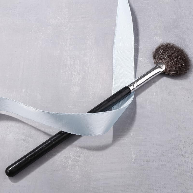 Professional Vegan Fan Brush - Soft Synthetic Makeup Brush for Blush, Highlighter & Eyeshadow | Perfect for Contouring, Highlighting & Detailed Makeup Application