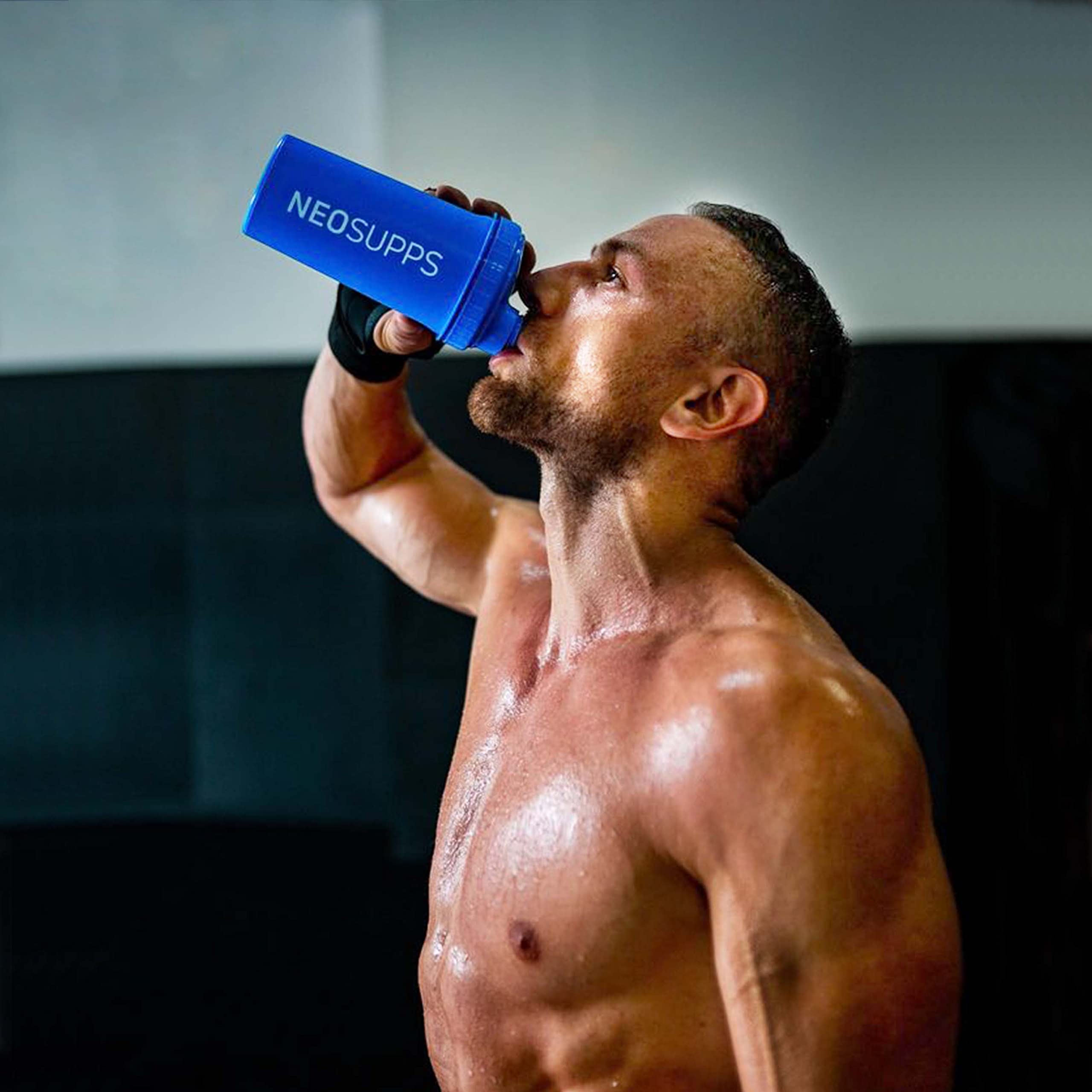 Premium Neosupps Protein Shaker Bottle - 700ml Leak-Proof Gym & Fitness Shaker Cup for Protein Powder, Pre-Workout & Smoothies - Ideal for Bodybuilding, Weight Loss & Post-Workout Recovery - Blue