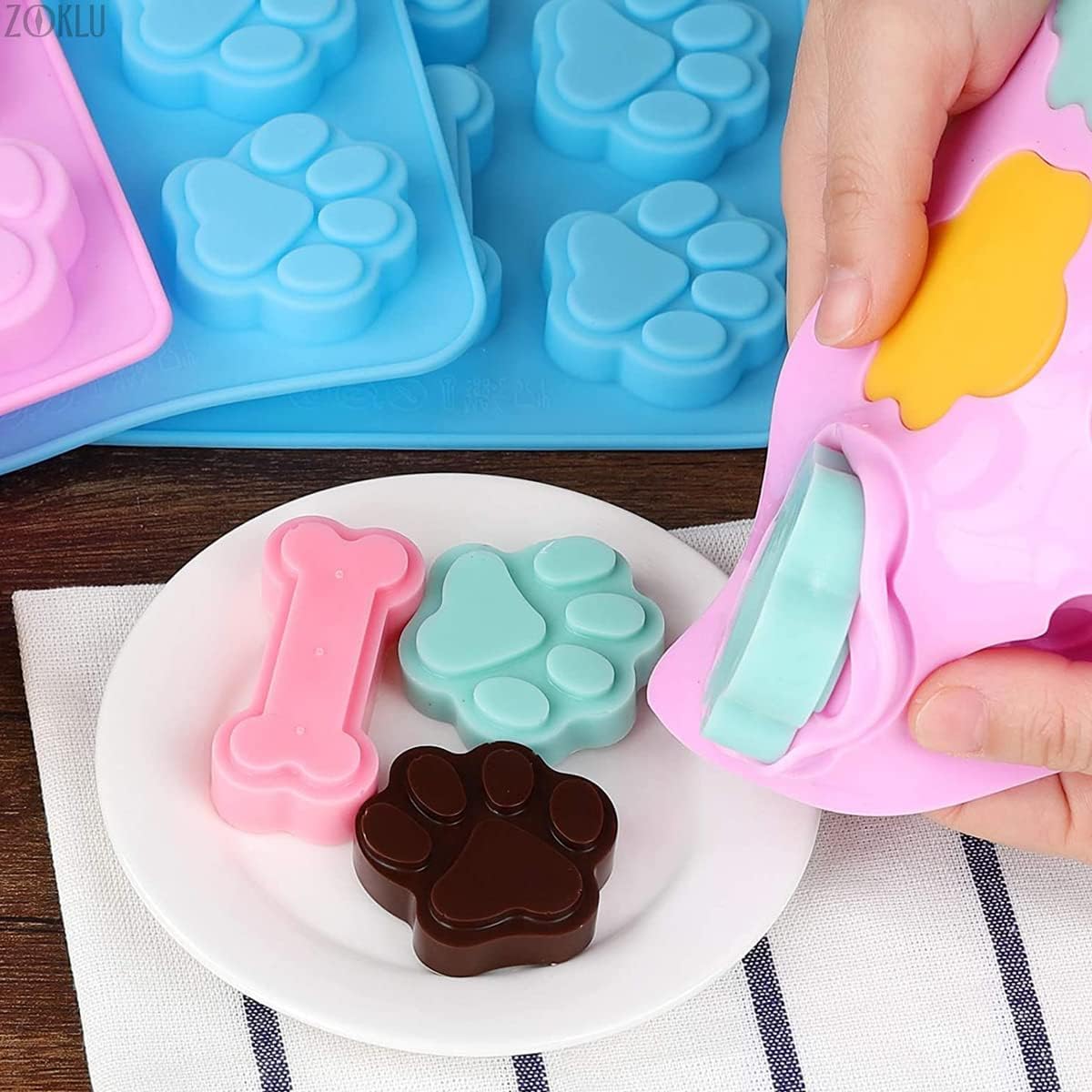 Skytail 8-Cavity Silicone Mold - 2-in-1 Puppy Paw & Bone Shape for Ice Cubes, Candy, Chocolate | Reusable Baking Tray for Homemade Dog Treats, Cat Snacks, Pudding, Jelly & Biscuits | Perfect for Pet Parties, DIY Desserts & Holiday Baking
