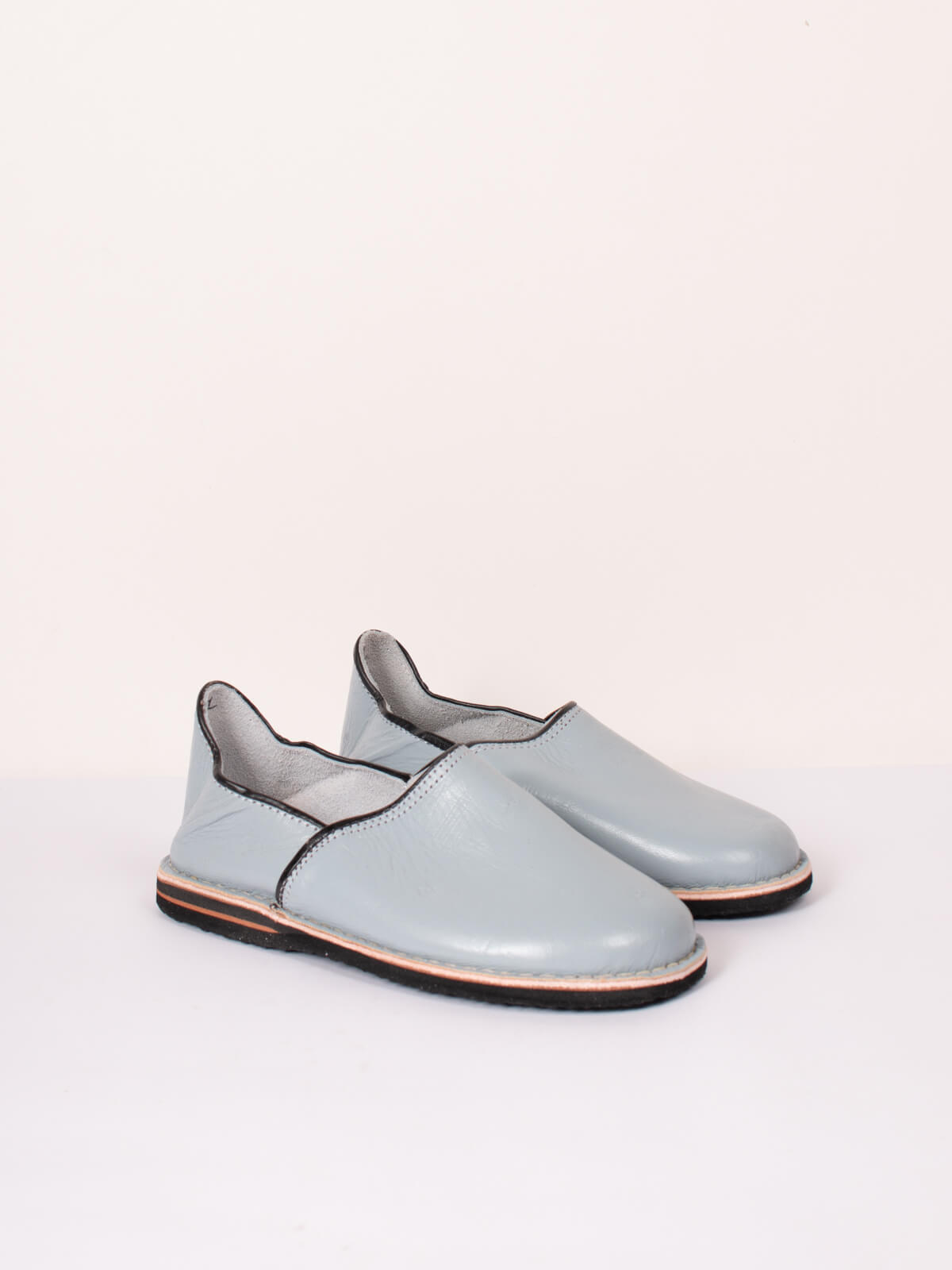 Authentic Moroccan Berber Babouche Slippers - Light Grey | Comfortable Handmade Leather House Shoes for Men & Women | Perfect for Home, Lounge & Cultural Fashion