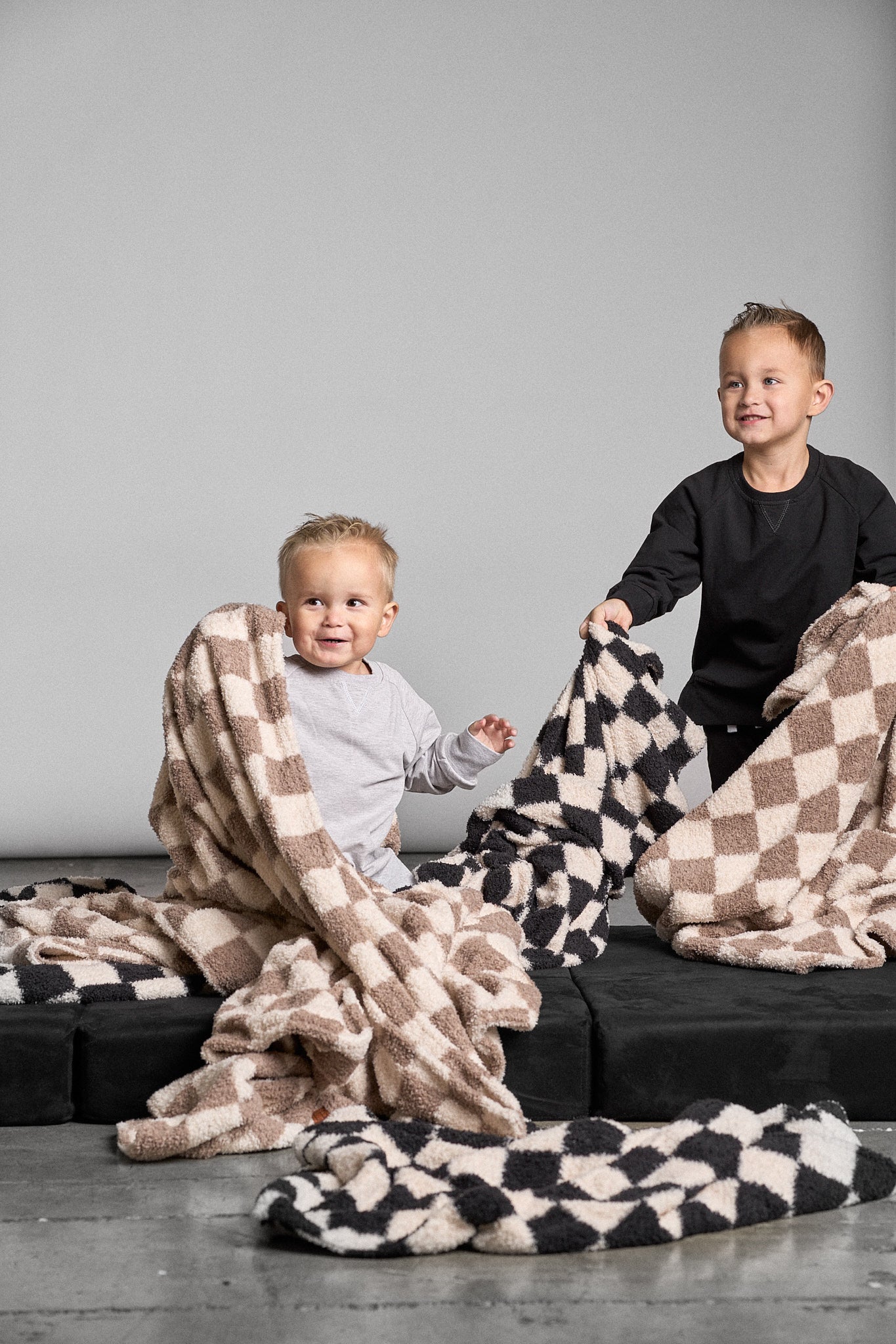 Soft Fluffy Plush Blanket with Mushroom Check Pattern - Cozy Warm Throw for Bed, Couch & Outdoor Use