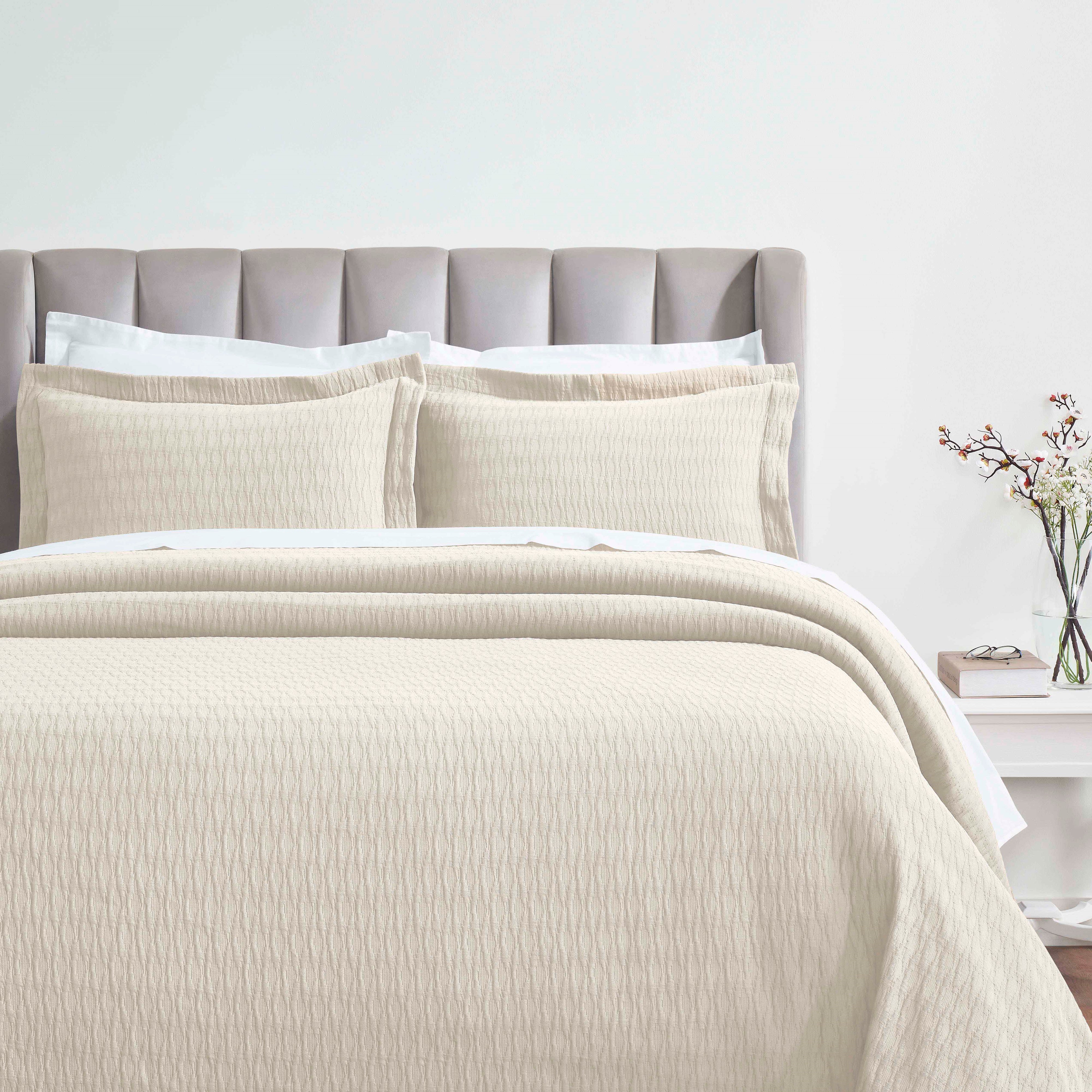 Calvert Cotton Medium Weight Geometric Matelasse Bedspread Set - Queen Size Luxury Bedding for Modern Bedrooms | Perfect for Master Bedroom, Guest Room & Dorm Decor