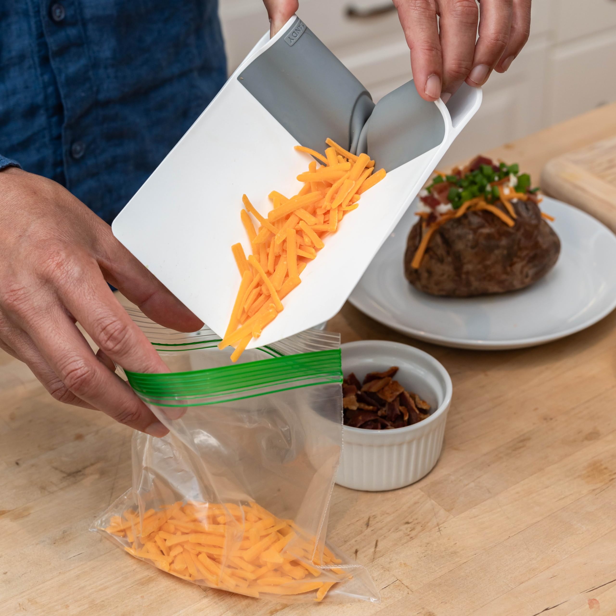 DANDY ScooperDuper - Multi-Purpose Folding Kitchen Tool | Bench Scraper, Dough Cutter & Food Scooper | Ergonomic Design for Baking, Cooking & Food Prep | Perfect for Cutting Boards & Chef Knives | Space-Saving Kitchen Gadget for Home & Professional Use