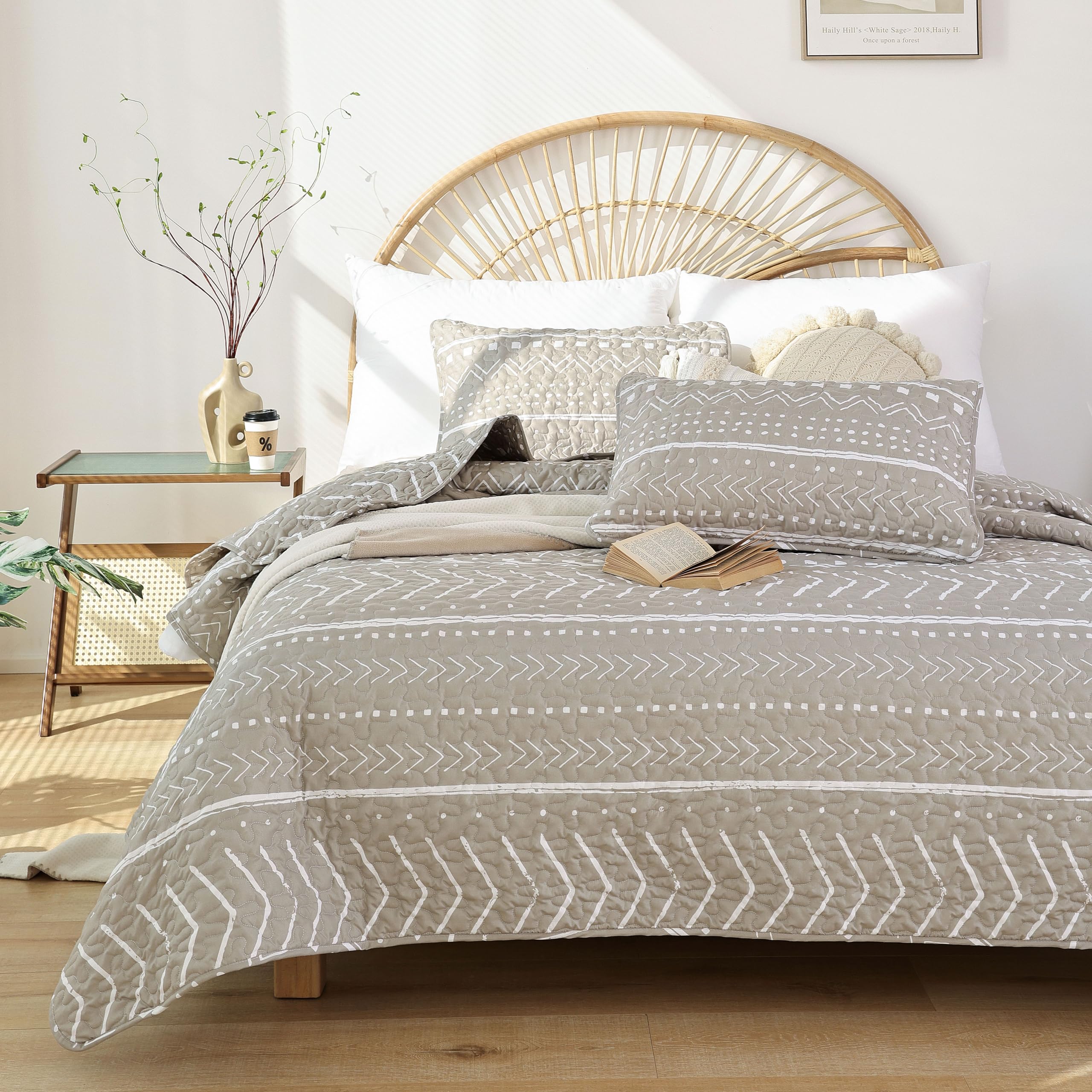 JANZAA Boho Queen Size Quilt Set 3PCS - Reversible Oatmeal Coverlet with 2 Pillowcases | All-Season Bedding for Cozy Home, Guest Room & Vacation House Decor