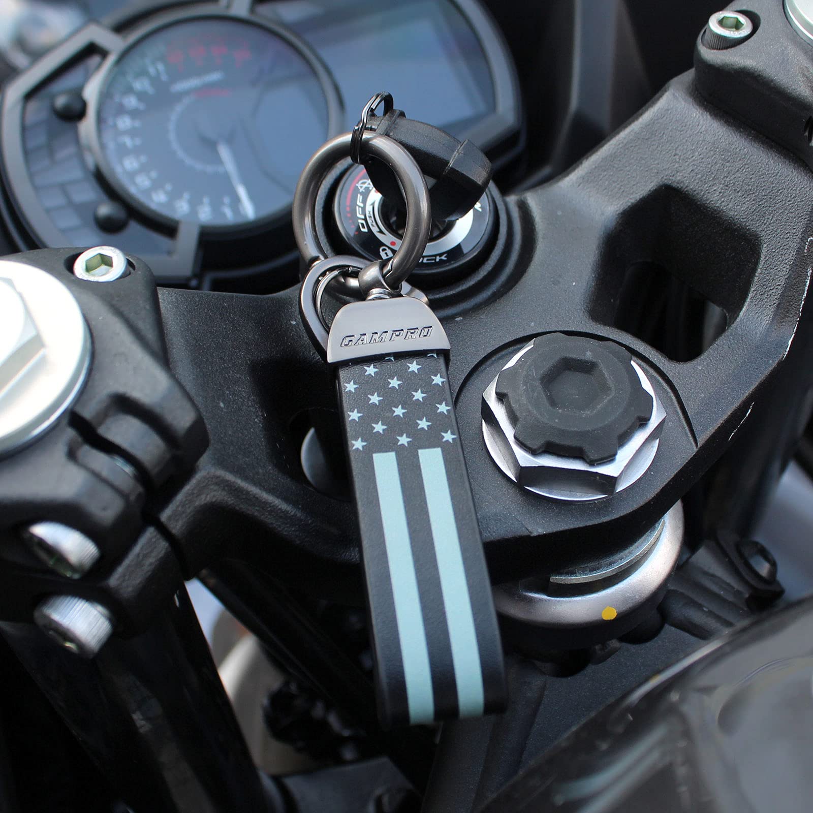 American Flag Car Keychain - Durable Zinc Alloy Key Ring Accessory for Chevrolet, Ford, Buick, Jeep - Perfect for Patriotic Drivers & Vehicle Brand Enthusiasts