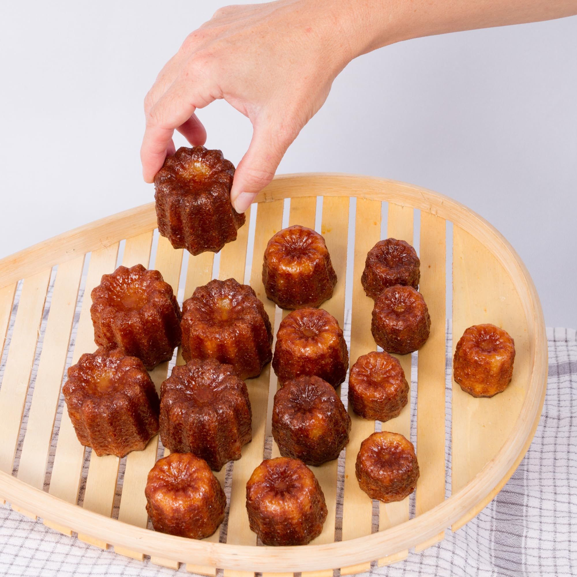 Darware Copper Canelle Pastry Molds (4-Pack) - 2-Inch Bordeaux French Custard Cannele Cake Baking Molds | Premium Heat-Conducting Copper for Perfect Pastries | Ideal for Home Bakers & Professional Chefs