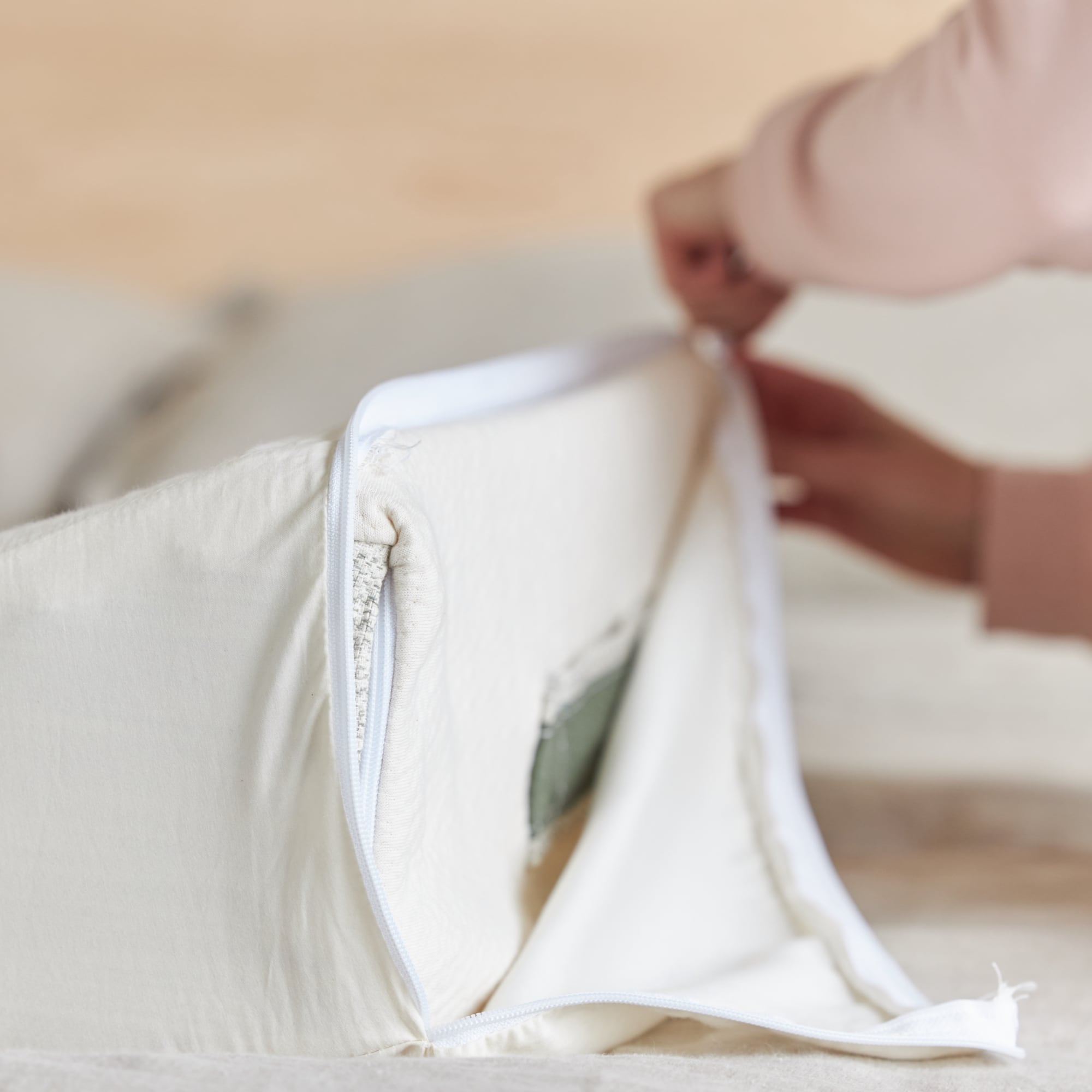 Organic Cotton Wedge Pillowcase - Hypoallergenic & Breathable Bedding for Side Sleepers - Perfect for Back Pain Relief, Acid Reflux & Pregnancy Support