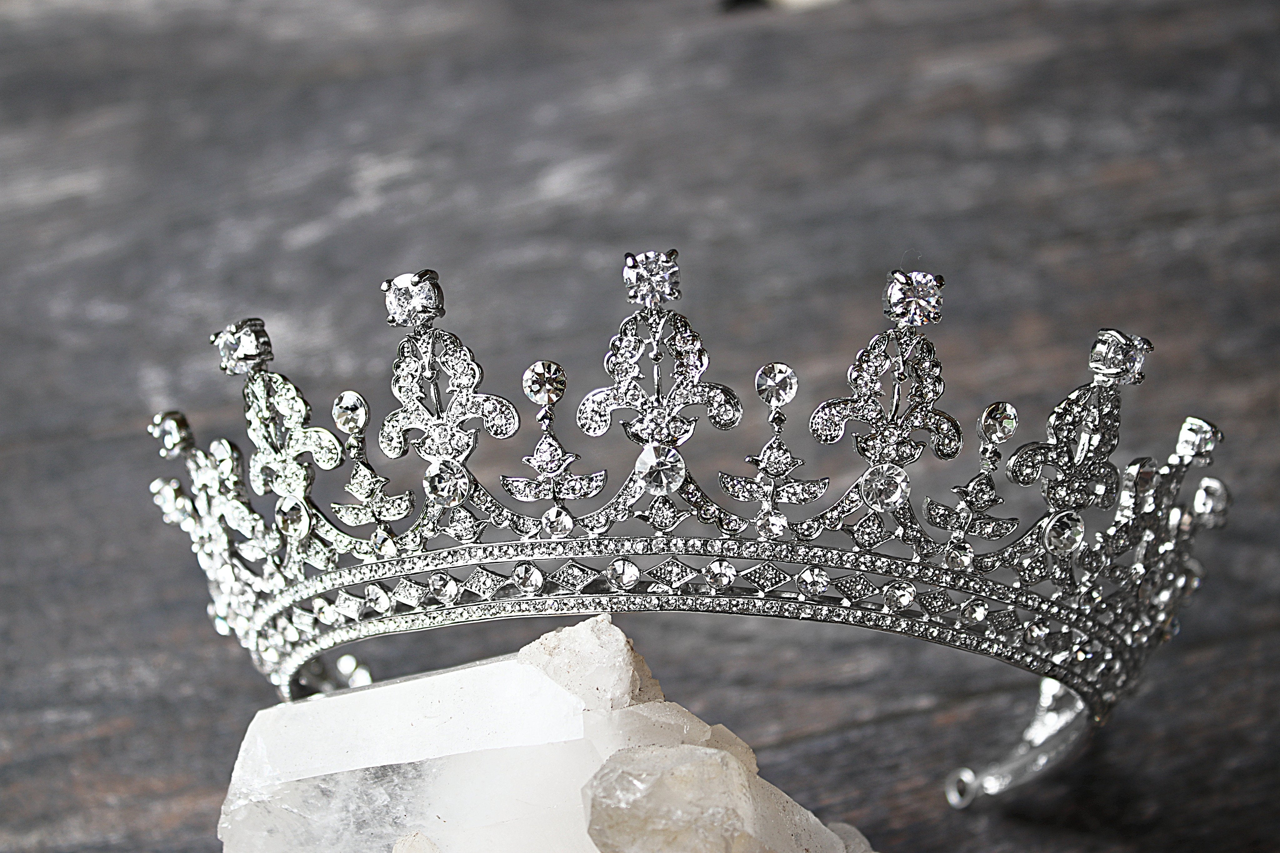 Queen Victoria 2 Bridal Tiara - Elegant Crystal Wedding Crown for Brides, Princess Costume & Special Occasions | Perfect for Weddings, Prom, Pageants & Photo Shoots
