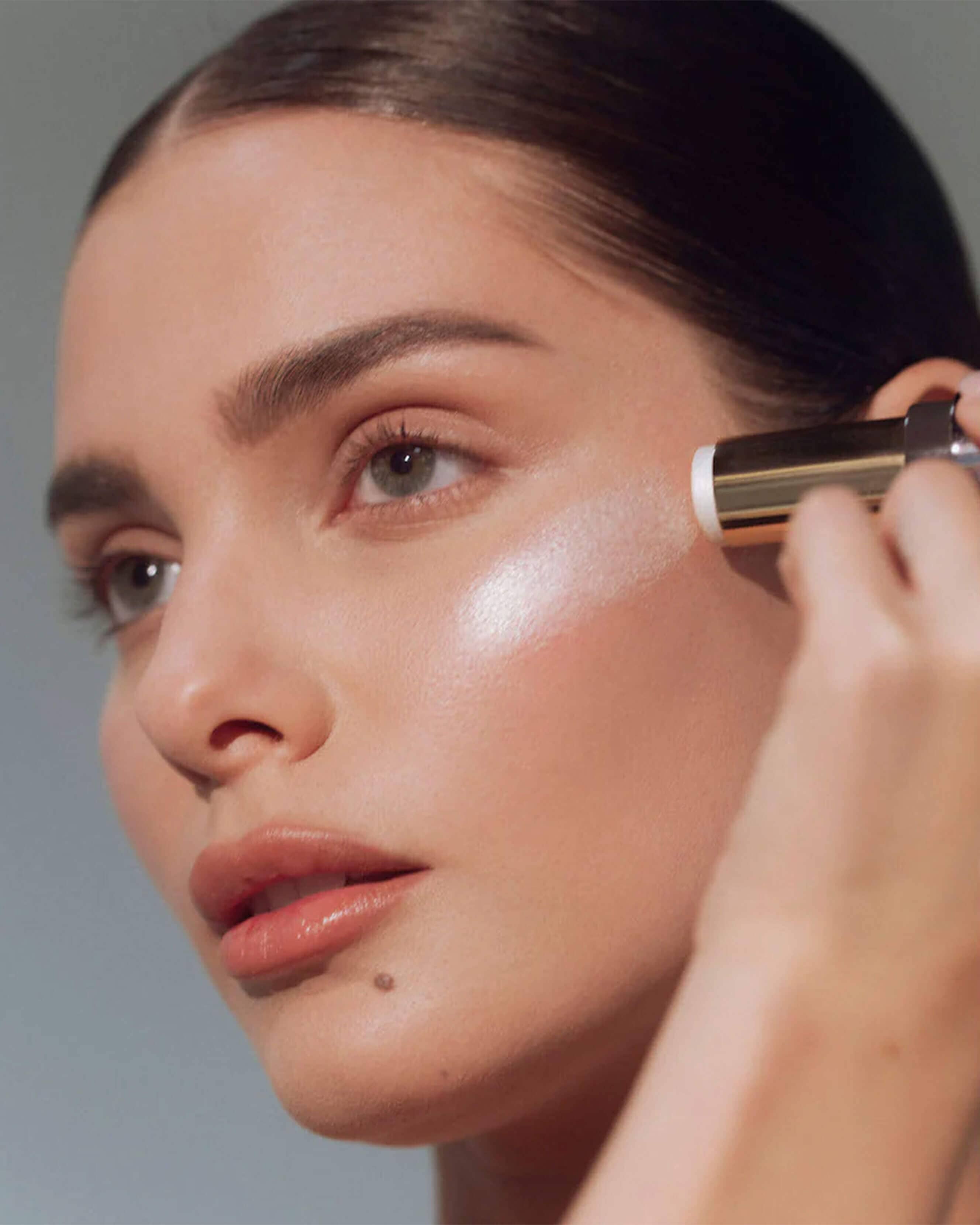 RÓGLOW Skin Stick Highlighter - Glow & Shine Makeup Stick for Face & Body, Natural Radiance Enhancer | Perfect for Contouring, Cheekbones & Everyday Glam Makeup Looks