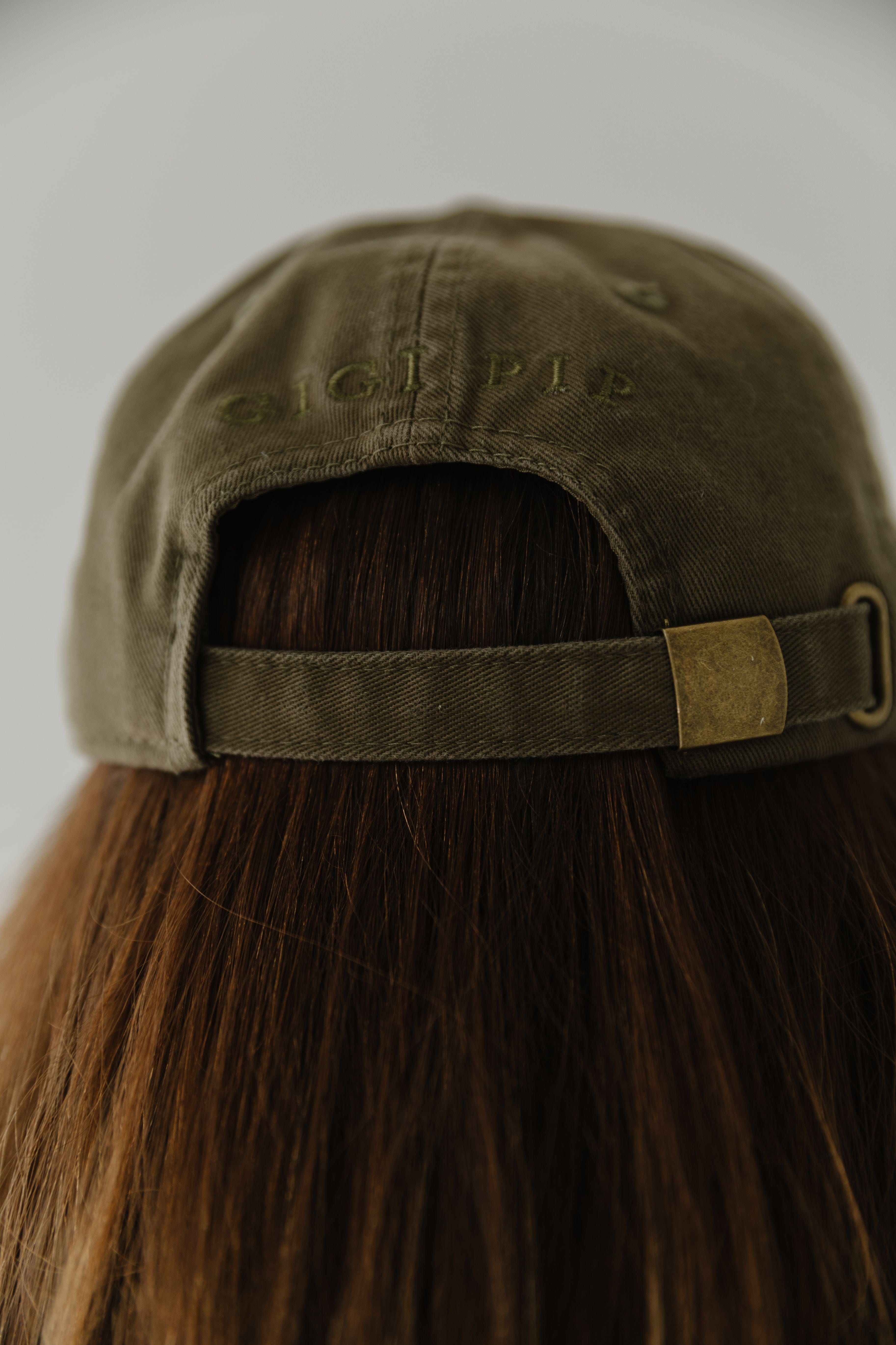 Stylish Amy Baseball Cap for Men & Women - Trendy Adjustable Dad Hat for Outdoor Sports & Casual Wear
