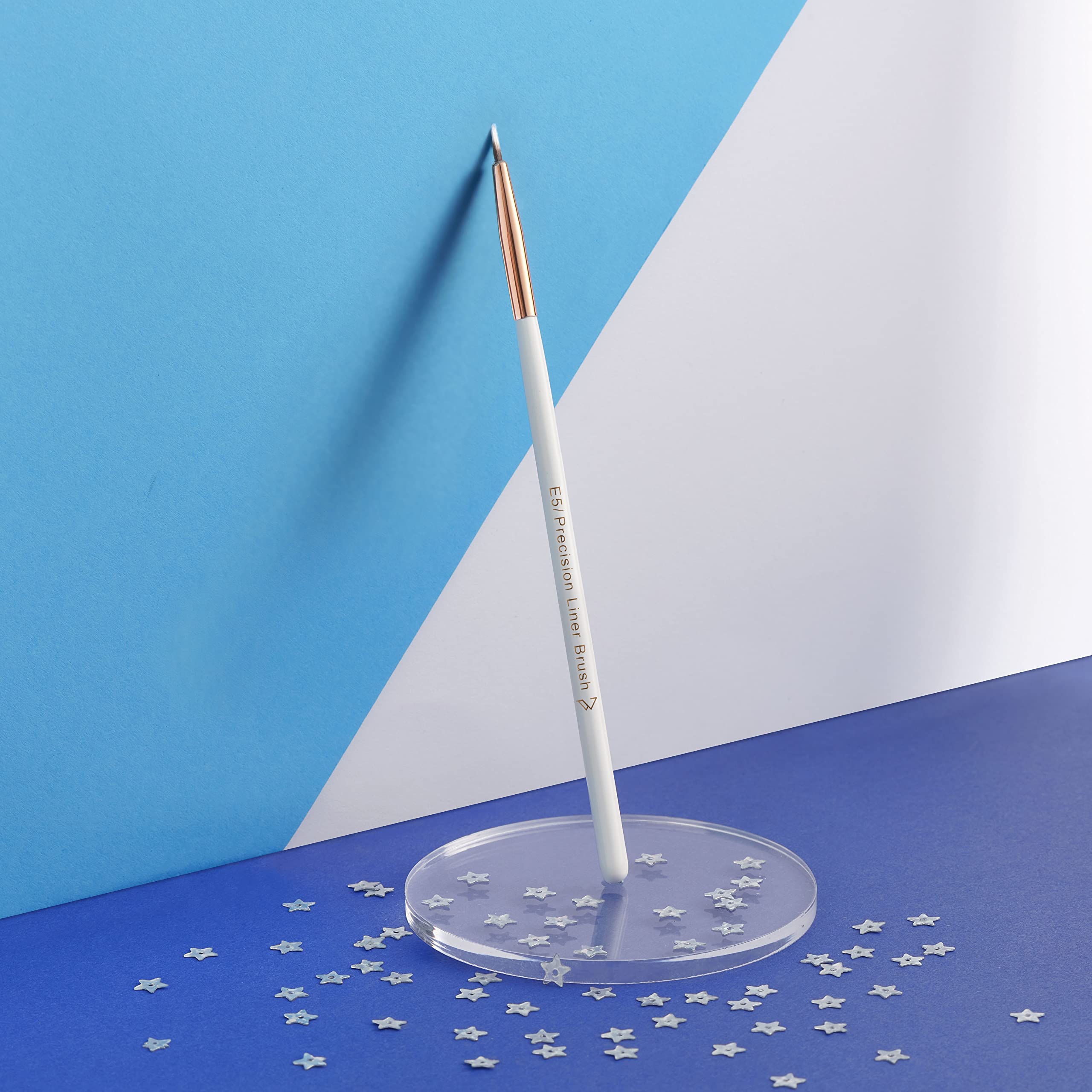 Pigment Play Blending Brush - Premium Synthetic Eyeshadow Brush for Seamless Blending & Diffused Finish | Cruelty-Free Makeup Brush | Perfect for Eyeshadow, Pigments & Cream Products | Great for Professional Makeup Artists & Beauty Enthusiasts