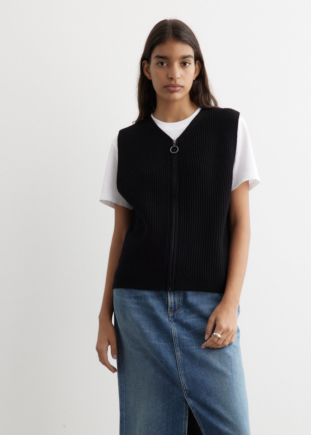 AKAN Men's Zip-Up Vest in Black - Lightweight & Stylish for Outdoor Activities, Hiking, and Casual Wear
