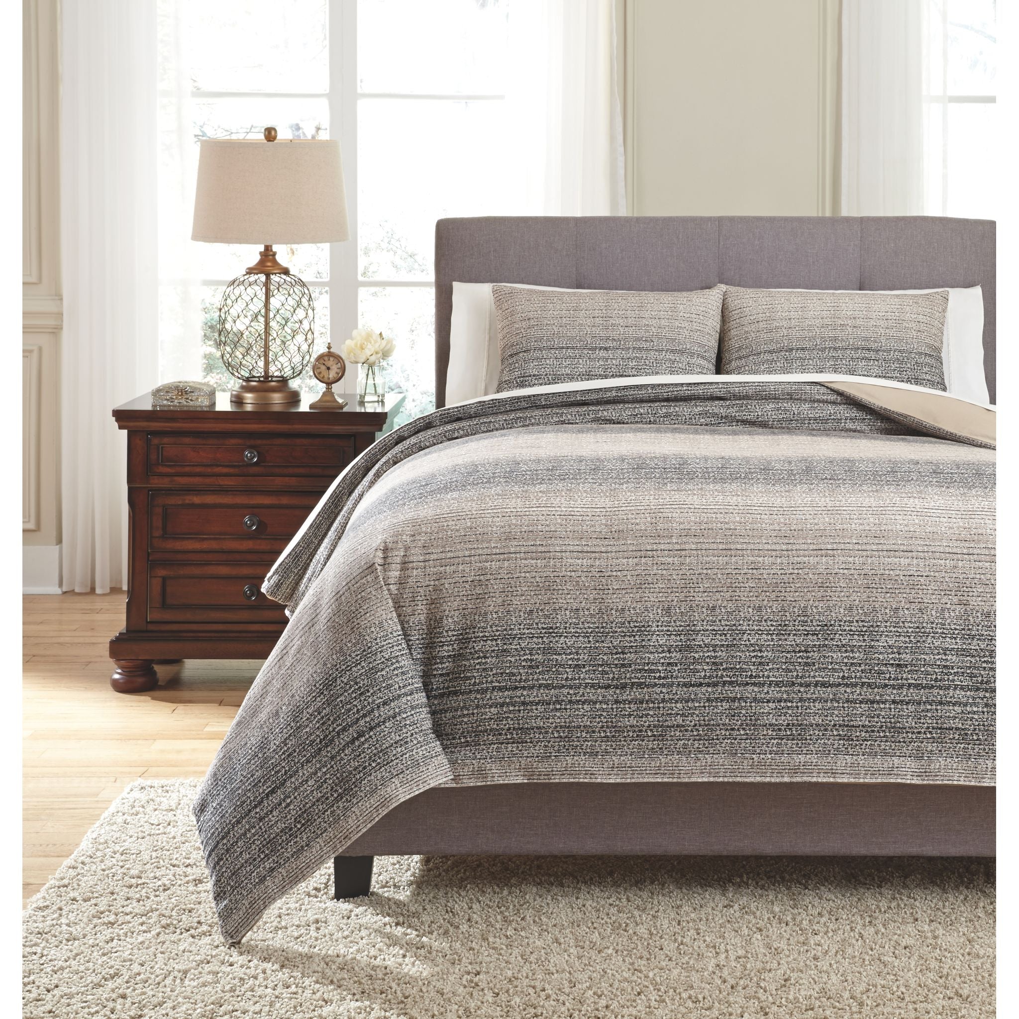 Arturo 3-Piece Duvet Cover Set - Queen Size Soft Microfiber Bedding with Zipper Closure - Perfect for Master Bedroom, Guest Room & Cozy Home Decor