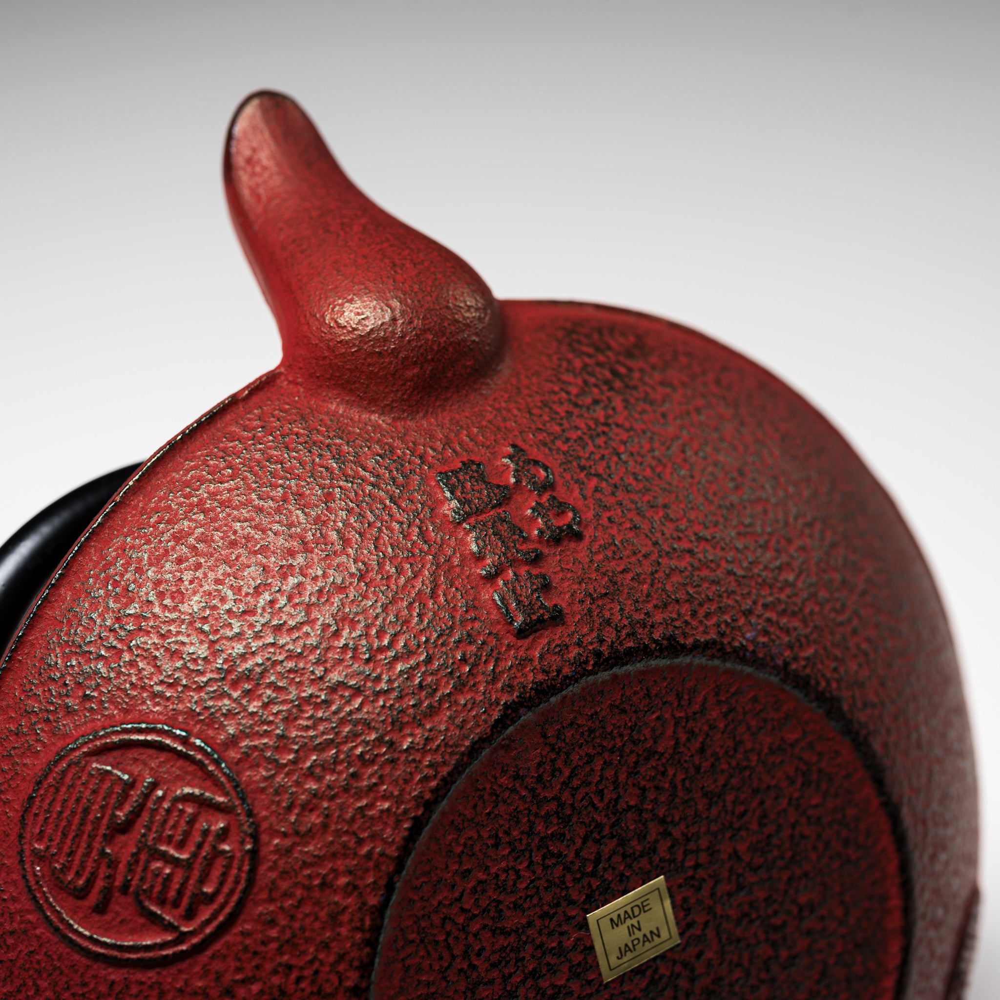 Premium Japanese Cast Iron Teapot - Authentic Kyo Kiyomizu Ware, Red Kumo Design, 410ml Capacity, Nanbu Ironware - Perfect for Tea Ceremonies, Home Decor & Gift Giving