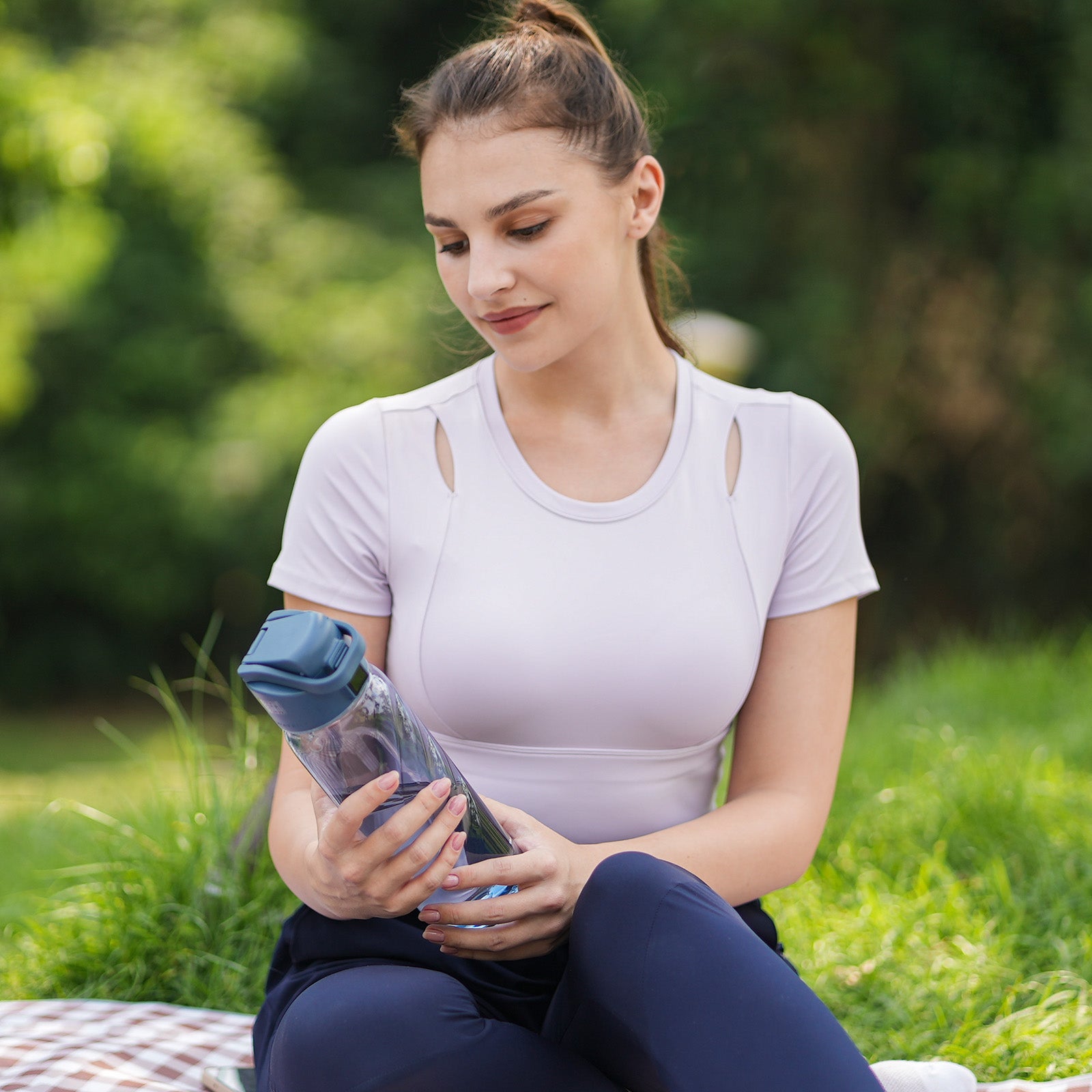 WaterH Boost Lite Smart Water Bottle 32oz with Hydration Tracking & Reminders - Perfect for Gym, Hiking, Office & Daily Hydration Goals