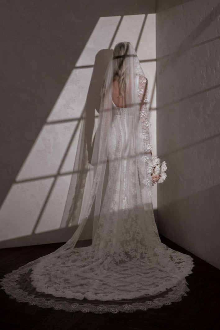 Alice Veil - Elegant Bridal Wedding Veil with Lace Trim for Bride, Perfect for Church Ceremony & Outdoor Wedding Photos