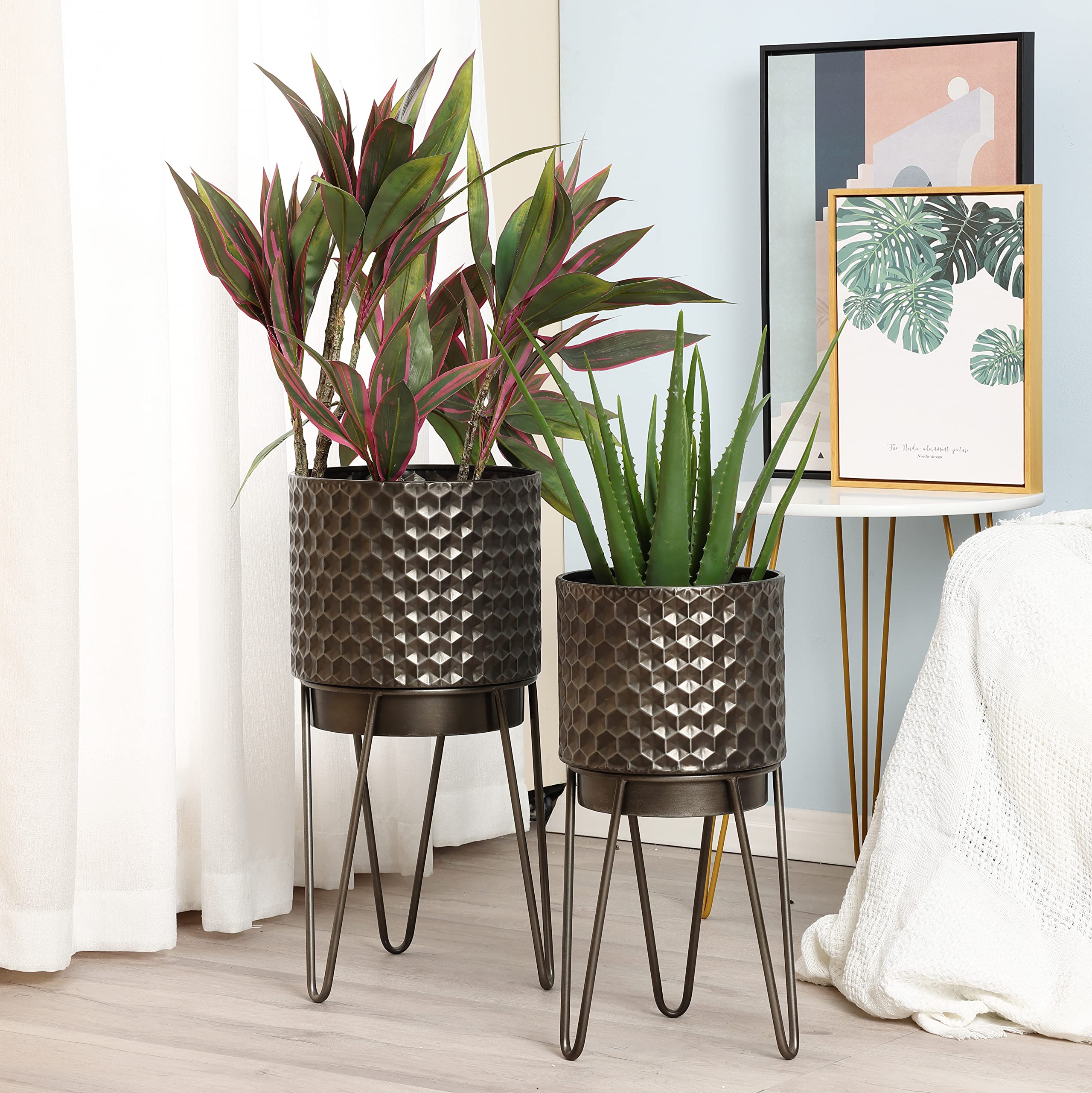 LuxenHome Set of 2 Brown Honeycomb Cachepot Metal Planters with Stands - Indoor Flower Pots for Home Decor, Office, Living Room, Bedroom & Patio Plants