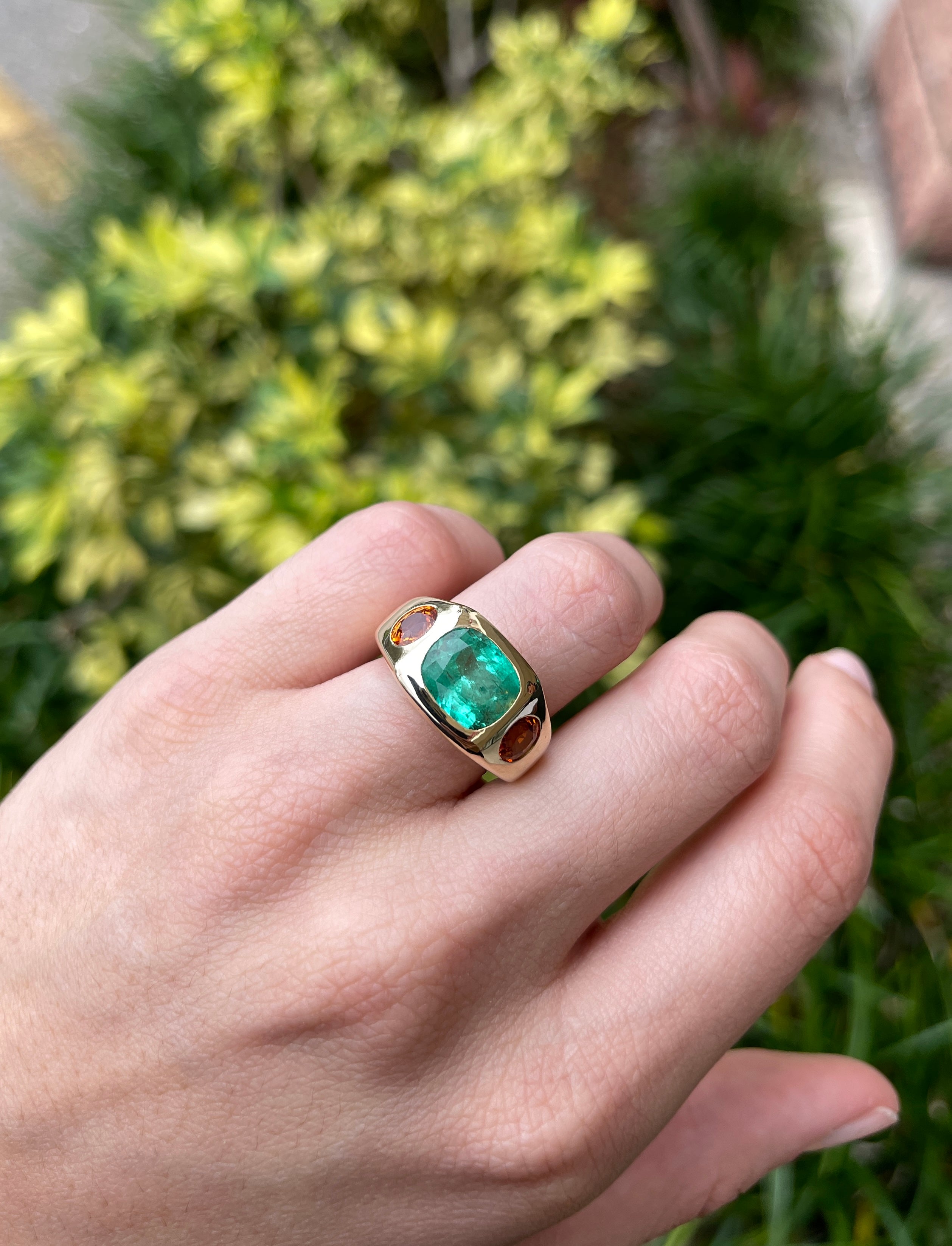 7.05tcw 14K Gold Three Stone Cushion Cut Emerald & Oval Orange Sapphire Gypsy Ring for Women – Elegant Vintage Jewelry for Engagement, Wedding & Special Occasions