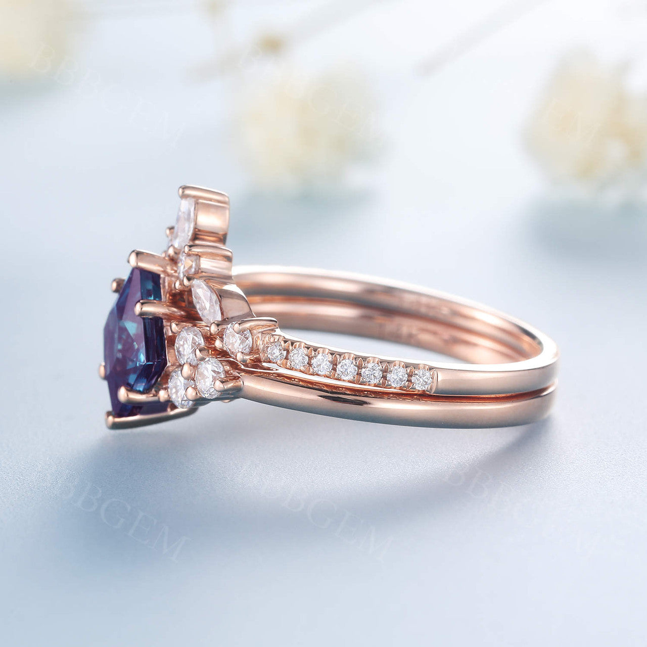 Vintage 6mm Princess Cut Alexandrite Engagement Ring with Curved Moissanite Matching Wedding Band - Perfect for Proposals, Anniversaries & Bridal Jewelry Sets