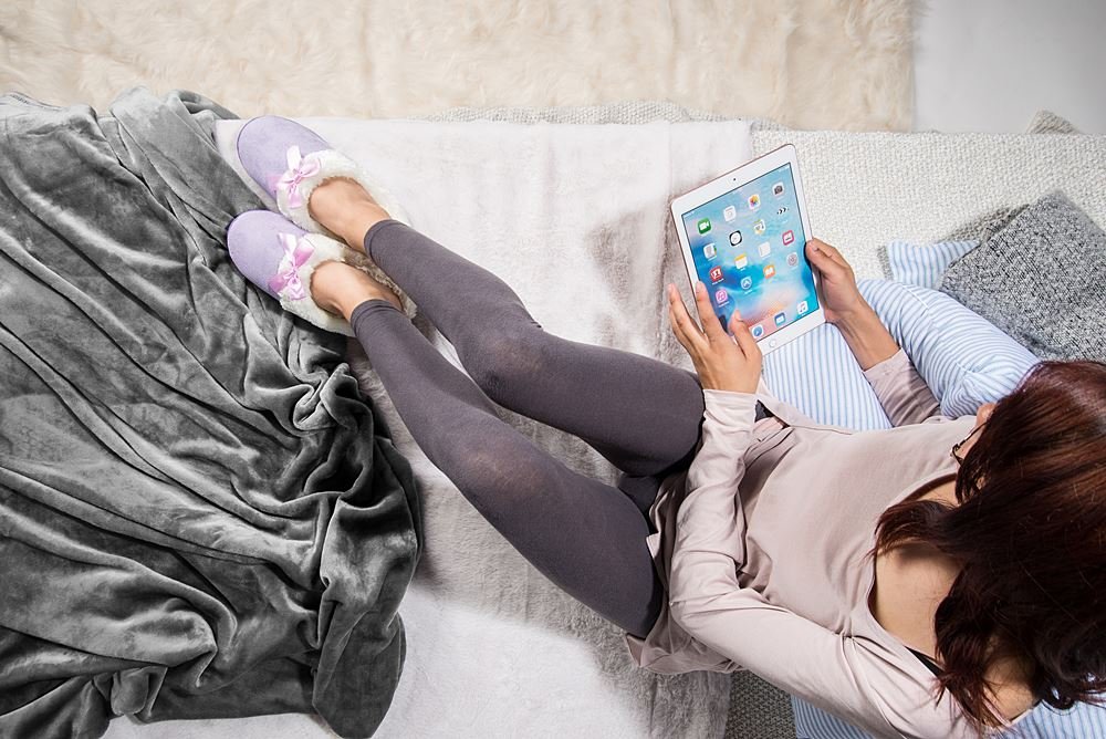 Cozy Housewarming Fleece Scuff Slippers - Non-Slip Indoor/Outdoor Home Shoes for Women & Men - Perfect for Winter, Lounge, Spa & Gift Giving