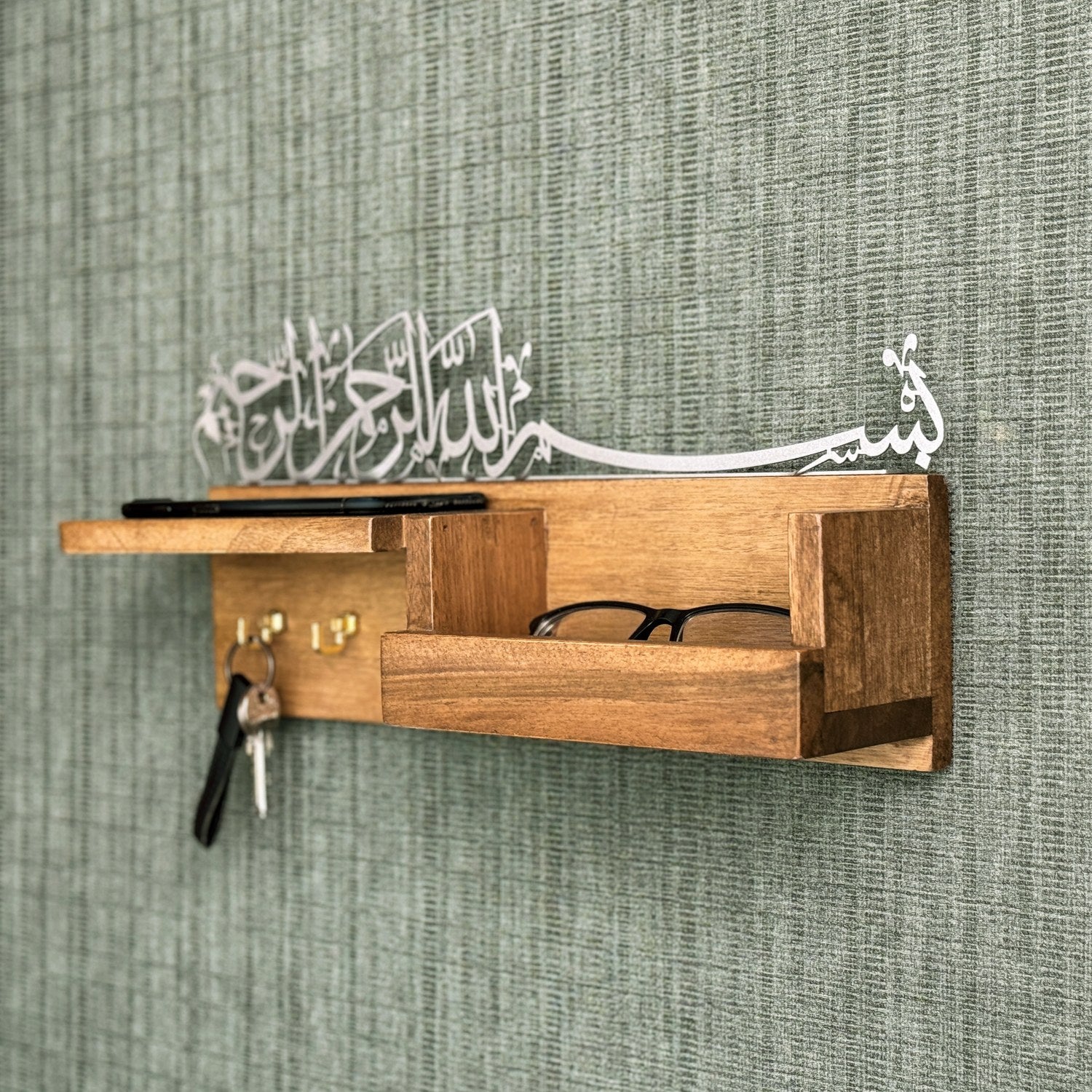Wooden Key Holder with Bismillah Arabic Calligraphy - Islamic Wall Decor for Muslim Homes | Perfect for Entryway, Bedroom & Gift Giving