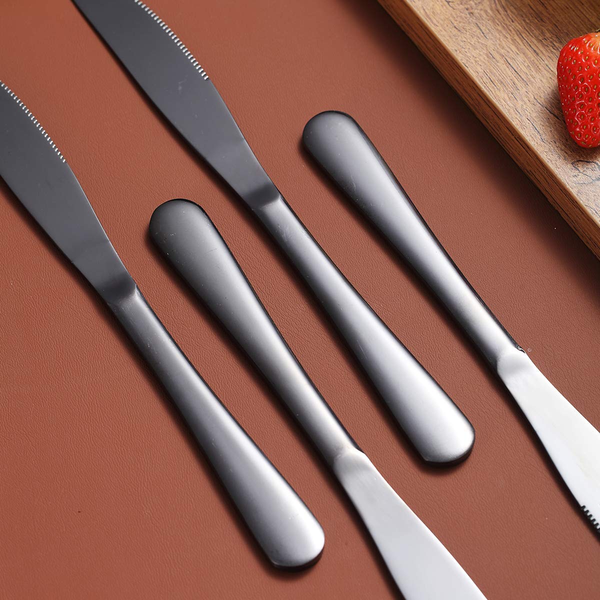 Berglander 4-Piece Black Dinner Knives Set - Stainless Steel with Titanium Plating, Shiny Black Butter Knife & Spreader - Durable, Dishwasher Safe - Perfect for Fine Dining, Dinner Parties & Everyday Use