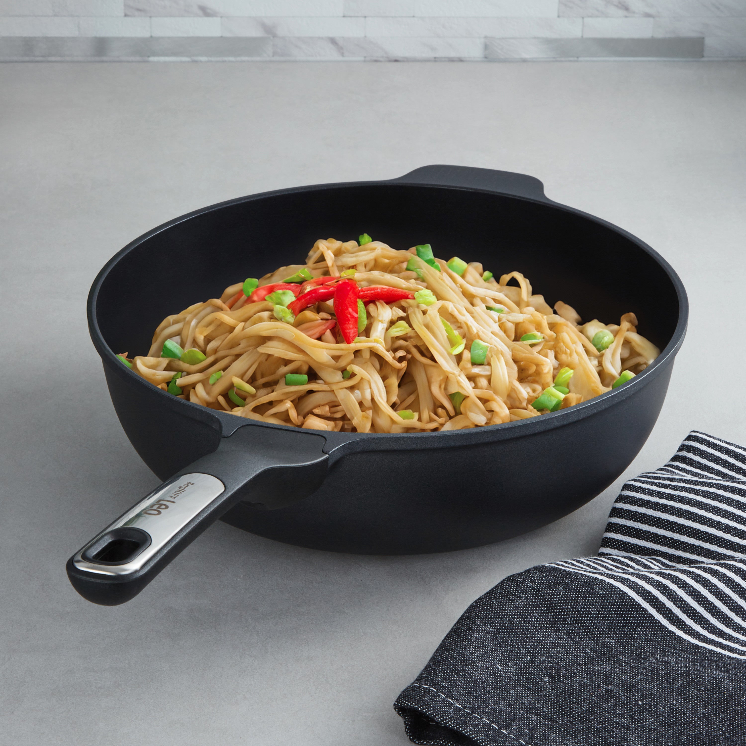 BergHOFF Leo Phantom Nonstick Ceramic 11-Inch Wok Pan 4.6 Quart | Eco-Friendly Recycled Material | Perfect for Stir-Frying, Sautéing & Asian Cooking
