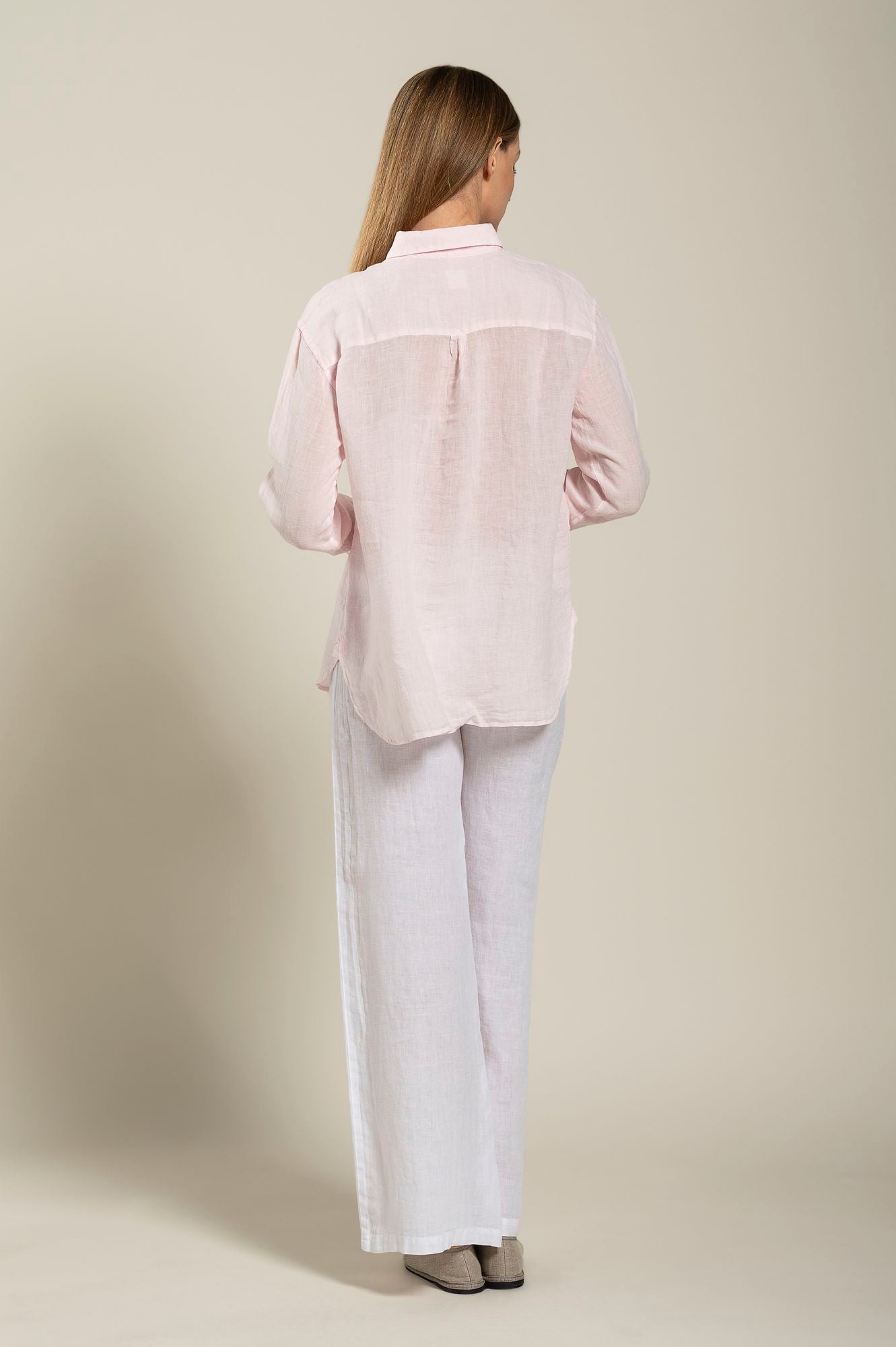 Women's Long Sleeve Classic Button-Down Shirt with Chest Pocket - Office Wear, Casual Outfits & Business Attire