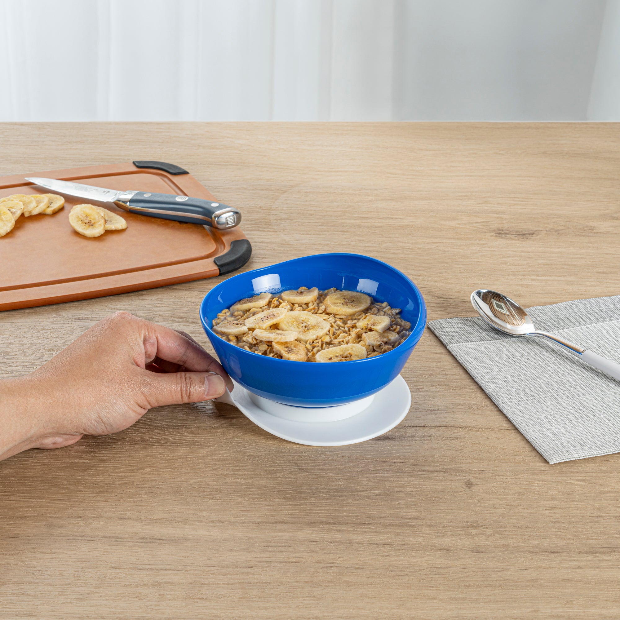Adapt Tek 19 oz Round Blue Plastic Scoop Bowl with Spillproof Design & Suction Base - 5.75